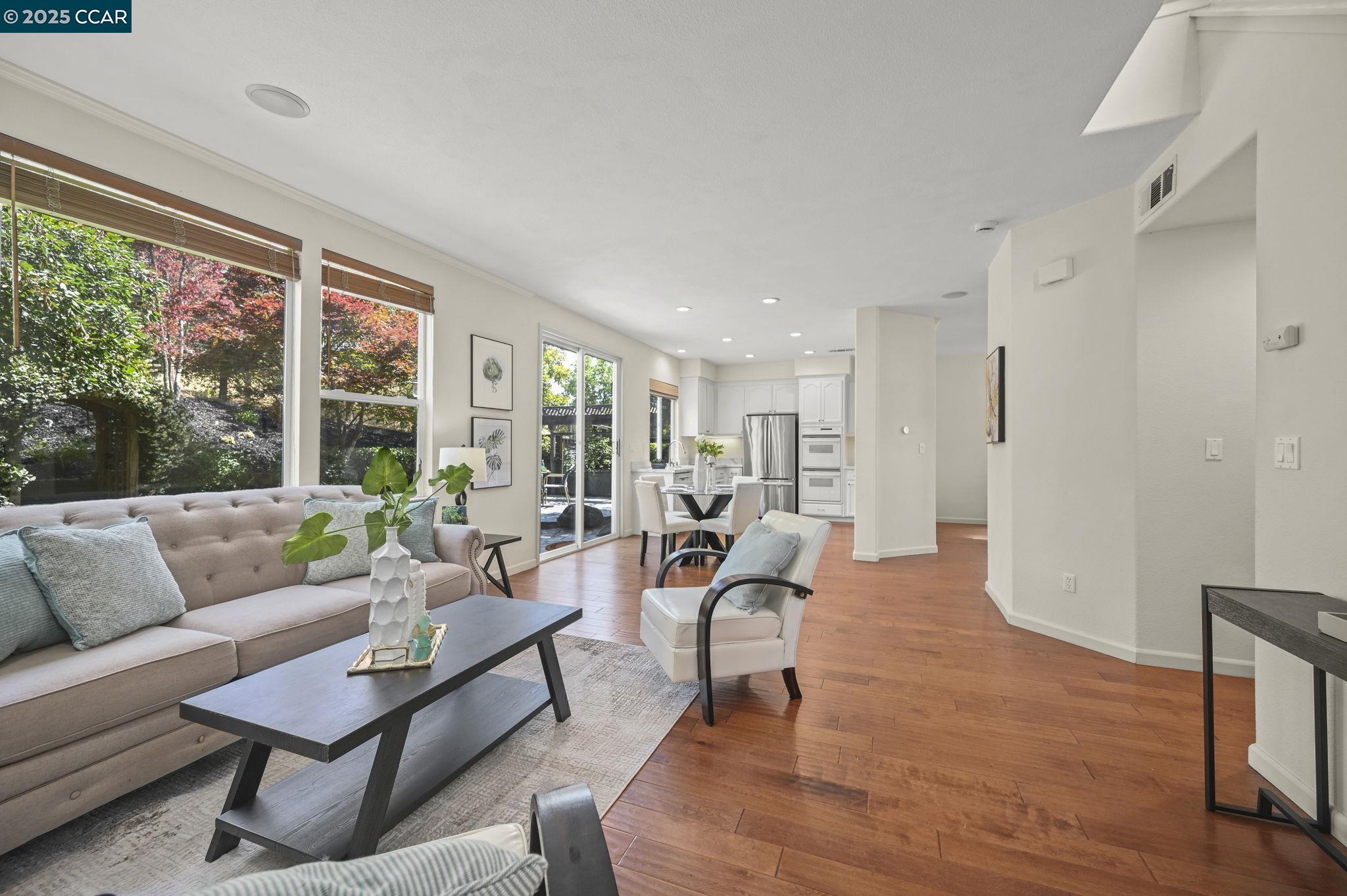 Detail Gallery Image 14 of 42 For 120 Woodcrest Dr, San Ramon,  CA 94583 - 4 Beds | 2/1 Baths