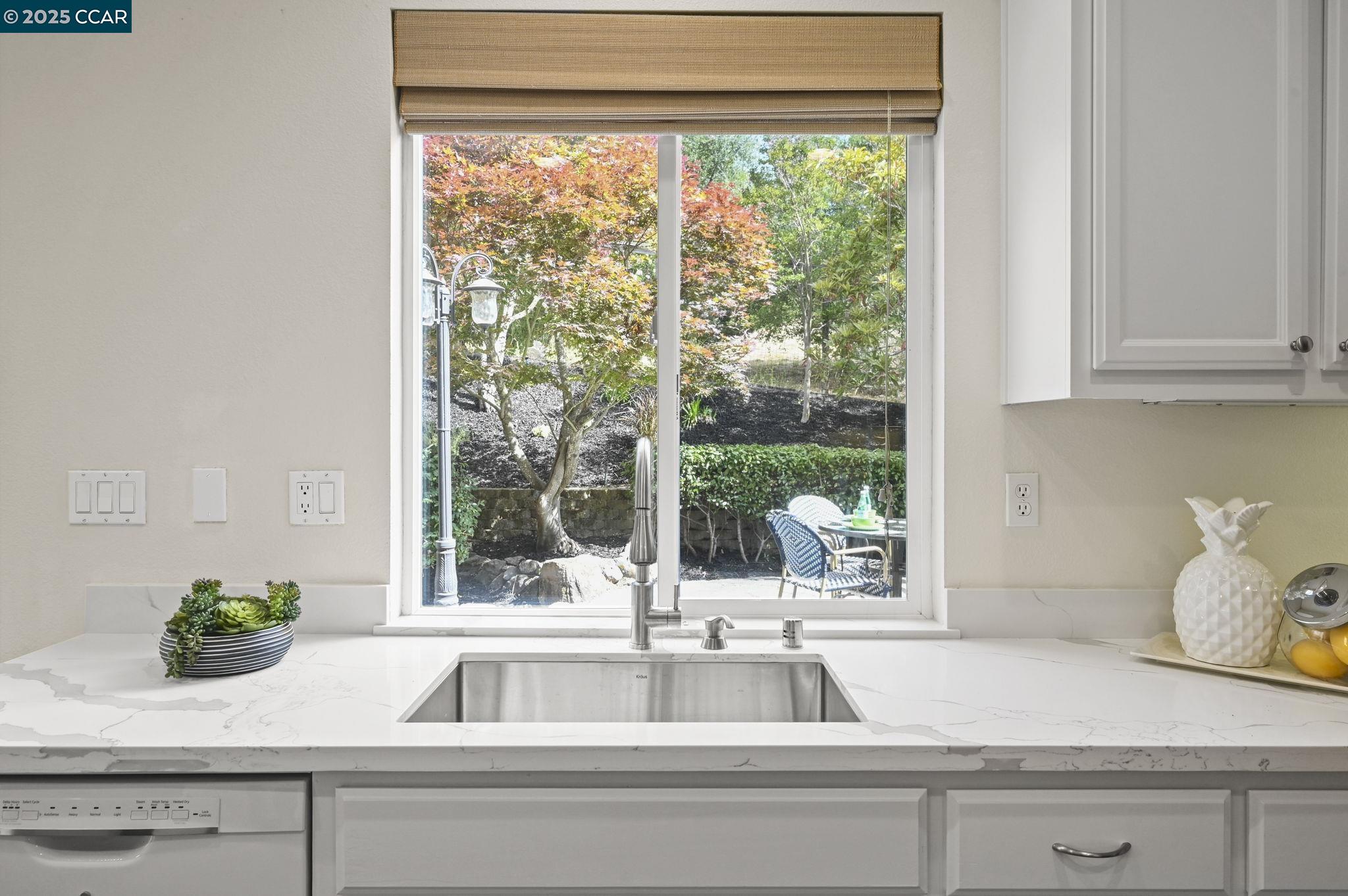 Detail Gallery Image 9 of 42 For 120 Woodcrest Dr, San Ramon,  CA 94583 - 4 Beds | 2/1 Baths