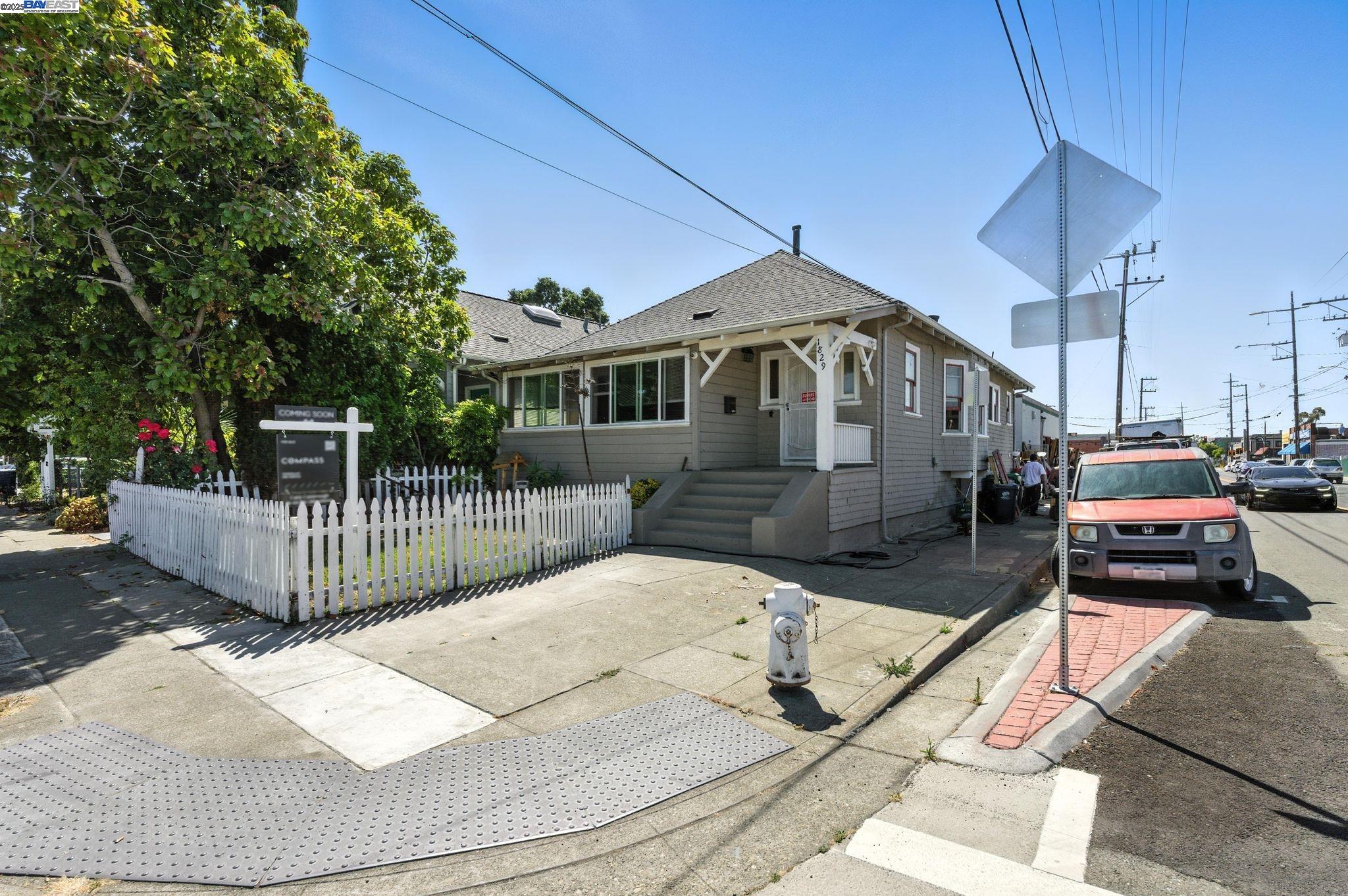 Detail Gallery Image 5 of 35 For 1829 Everett St, Alameda,  CA 94501 - – Beds | – Baths