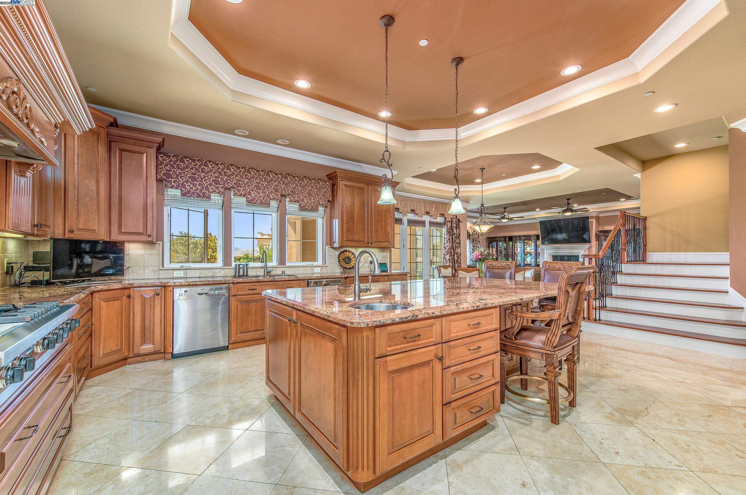 Detail Gallery Image 14 of 44 For 1916 Ticino Ct, Pleasanton,  CA 94566 - 5 Beds | 6/1 Baths