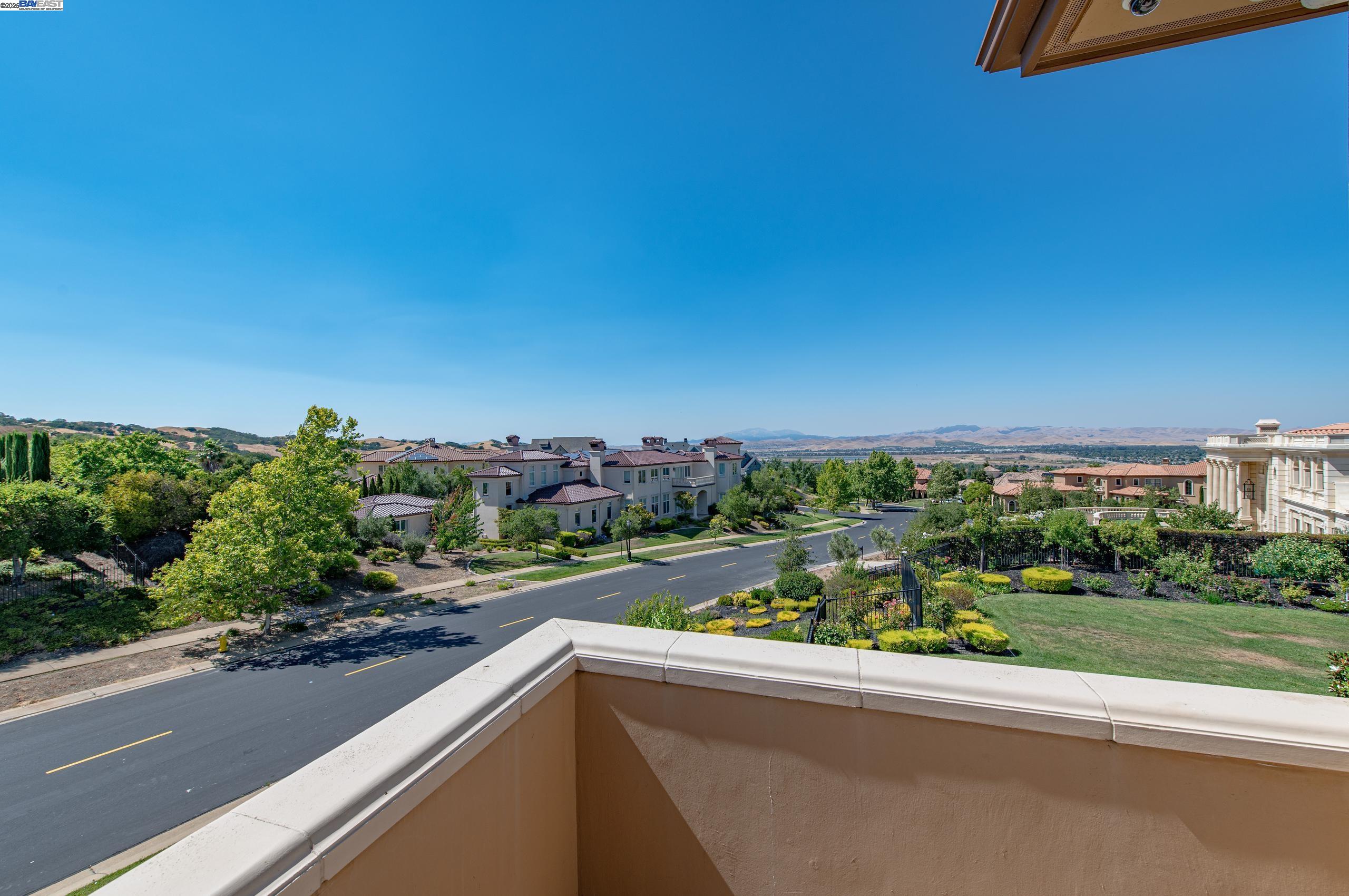 Detail Gallery Image 28 of 44 For 1916 Ticino Ct, Pleasanton,  CA 94566 - 5 Beds | 6/1 Baths