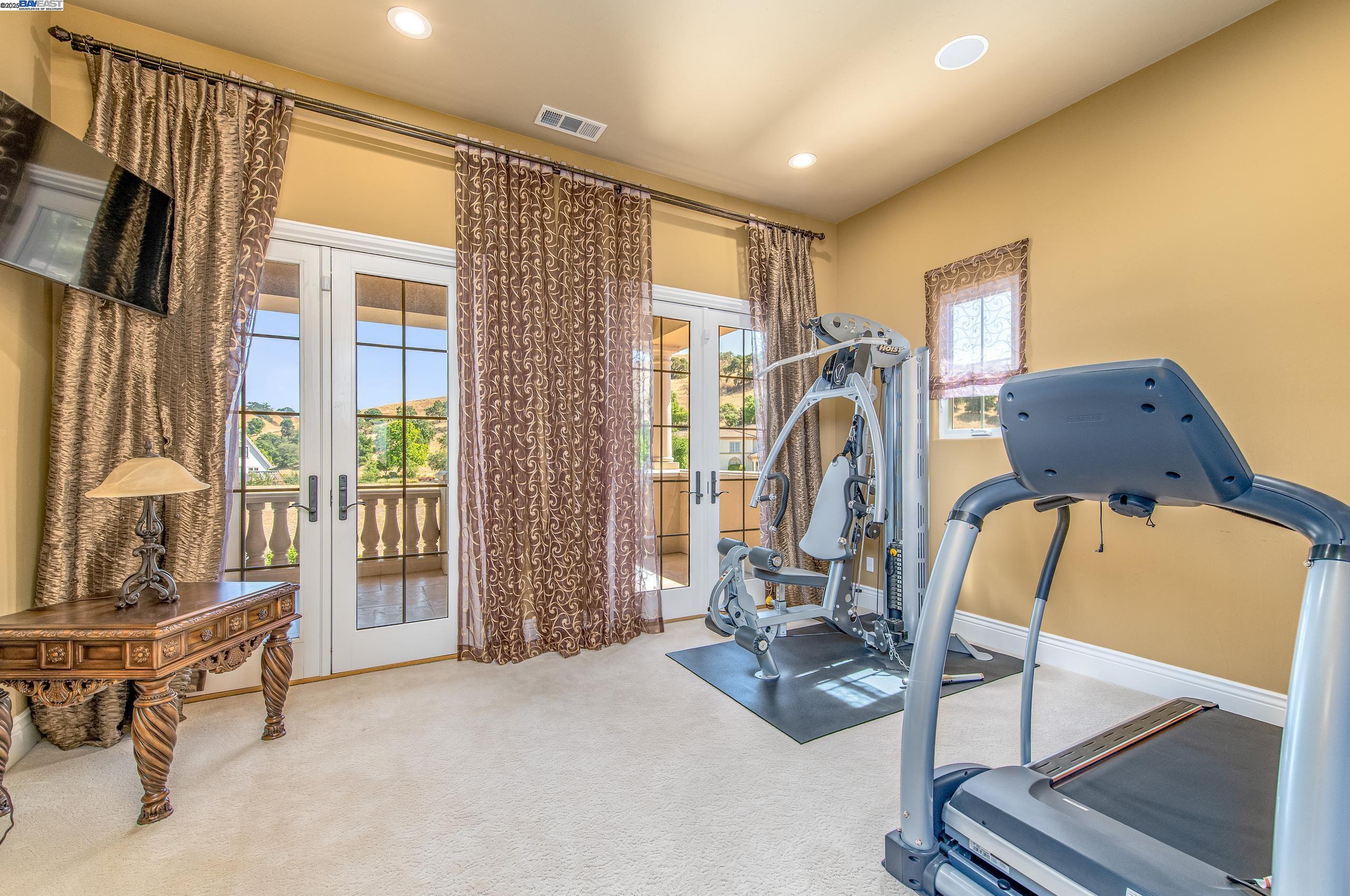 Detail Gallery Image 38 of 44 For 1916 Ticino Ct, Pleasanton,  CA 94566 - 5 Beds | 6/1 Baths