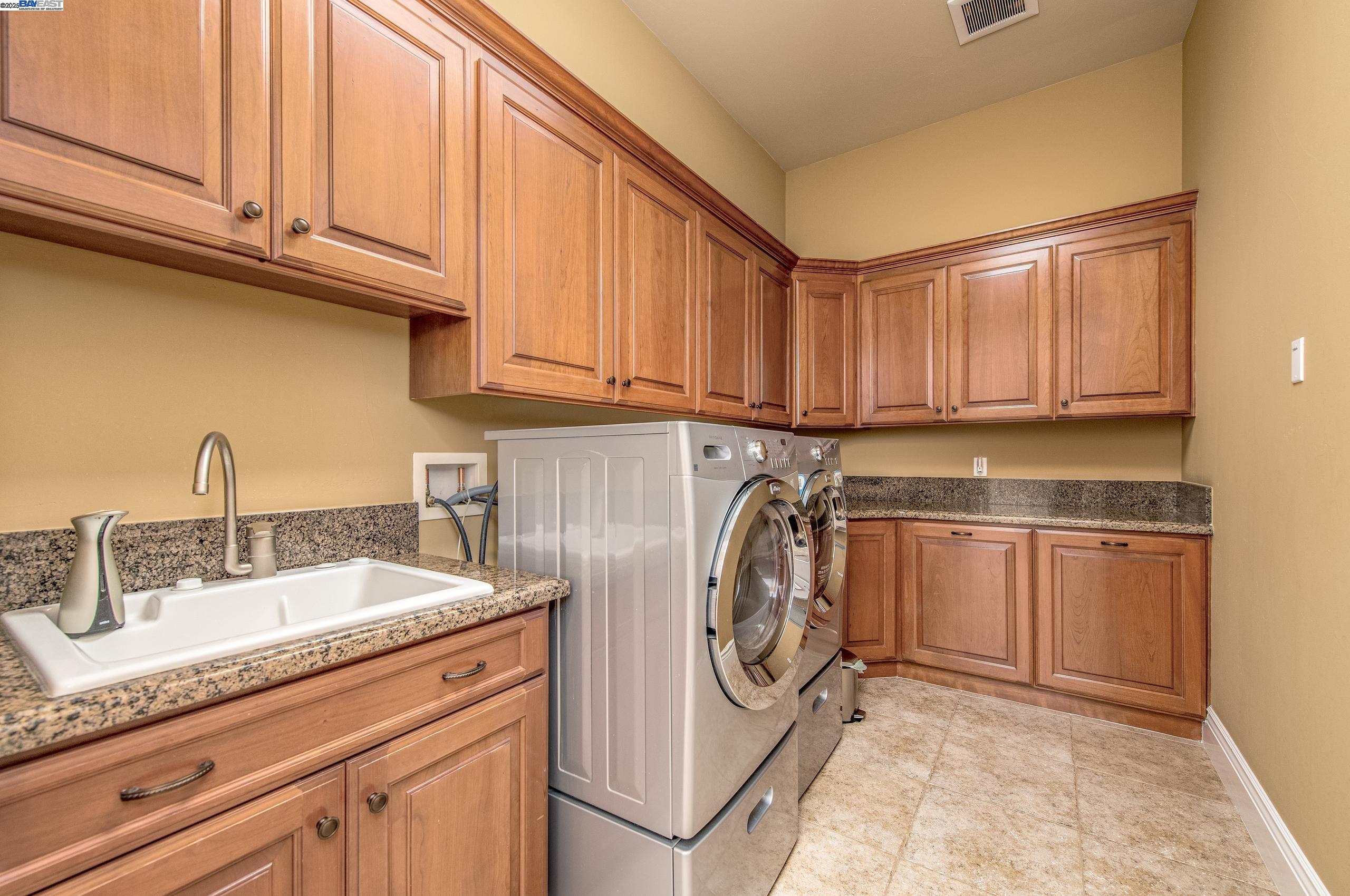 Detail Gallery Image 39 of 44 For 1916 Ticino Ct, Pleasanton,  CA 94566 - 5 Beds | 6/1 Baths