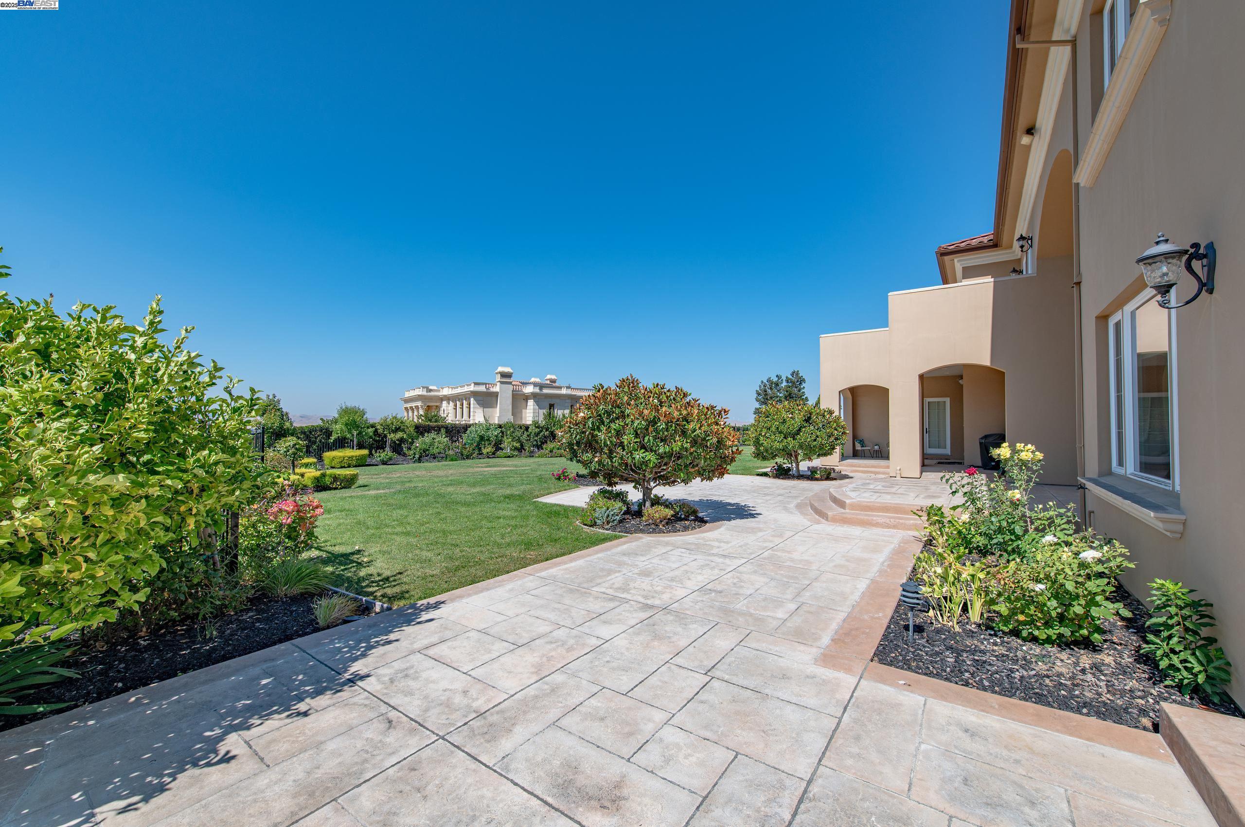 Detail Gallery Image 40 of 44 For 1916 Ticino Ct, Pleasanton,  CA 94566 - 5 Beds | 6/1 Baths