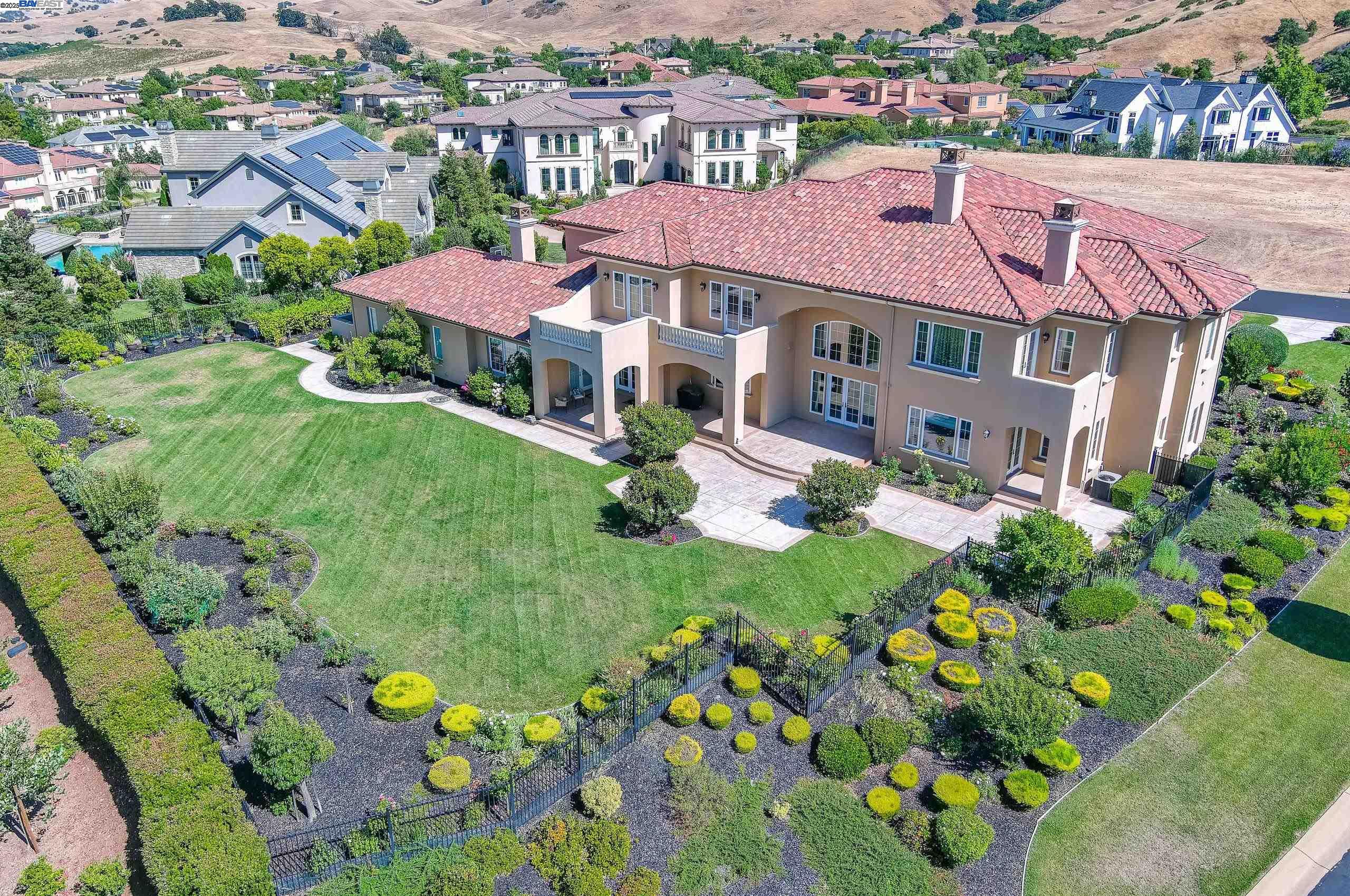 Detail Gallery Image 8 of 44 For 1916 Ticino Ct, Pleasanton,  CA 94566 - 5 Beds | 6/1 Baths