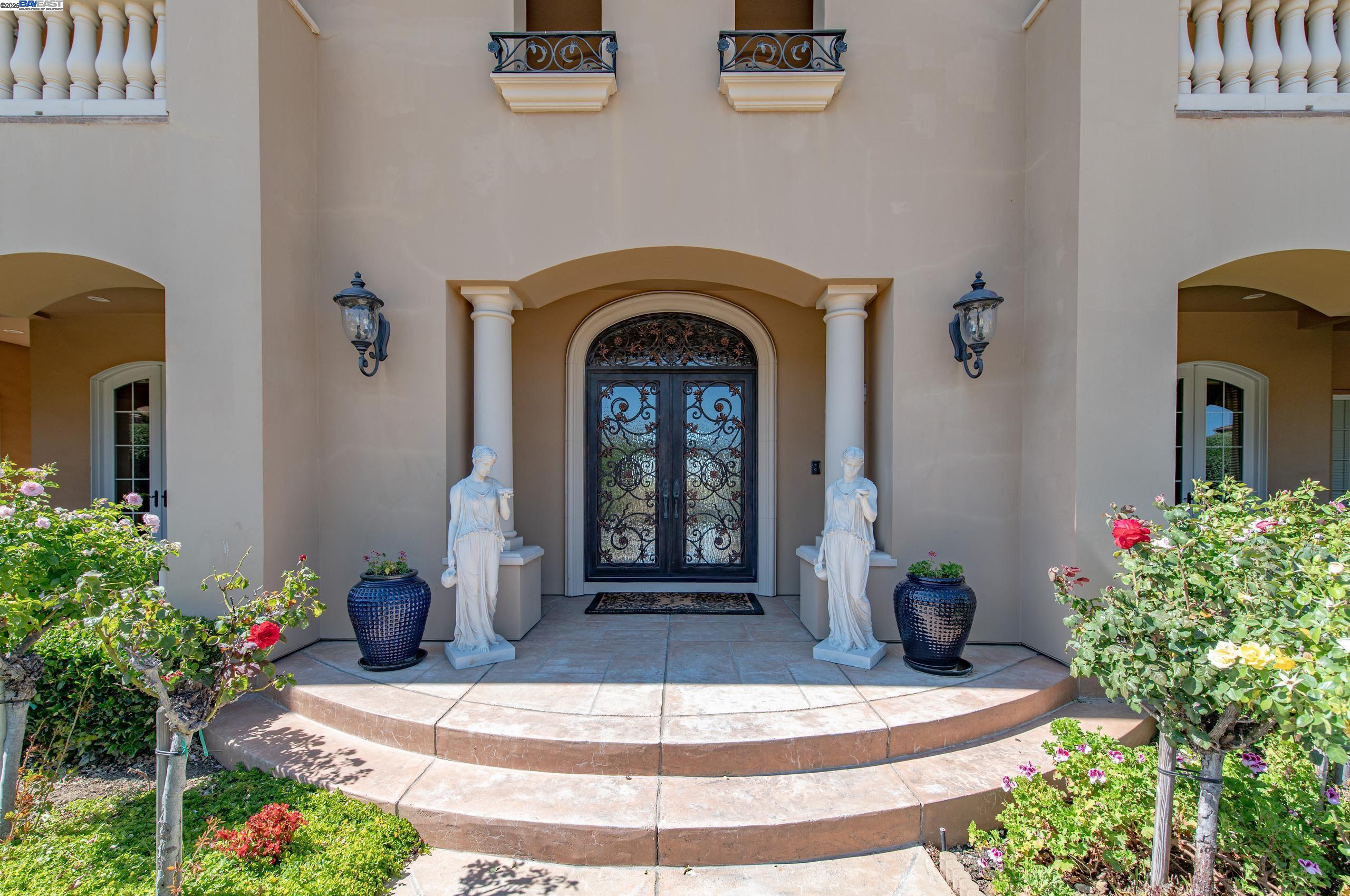 Detail Gallery Image 10 of 44 For 1916 Ticino Ct, Pleasanton,  CA 94566 - 5 Beds | 6/1 Baths