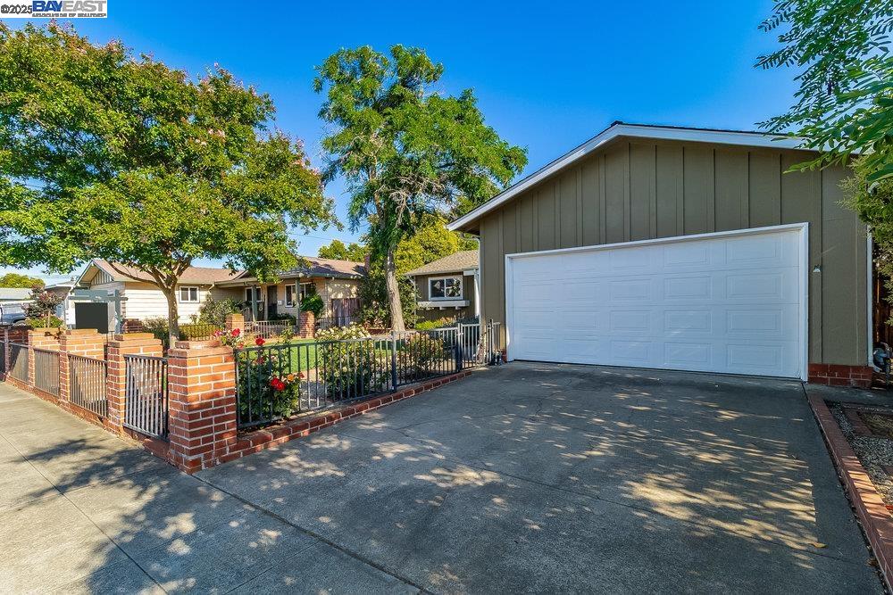 Detail Gallery Image 5 of 32 For 3283 East Ave, Livermore,  CA 94550 - 3 Beds | 2 Baths