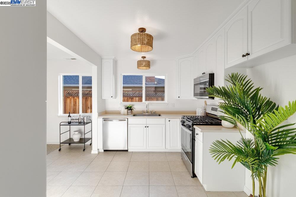 Detail Gallery Image 8 of 32 For 3283 East Ave, Livermore,  CA 94550 - 3 Beds | 2 Baths