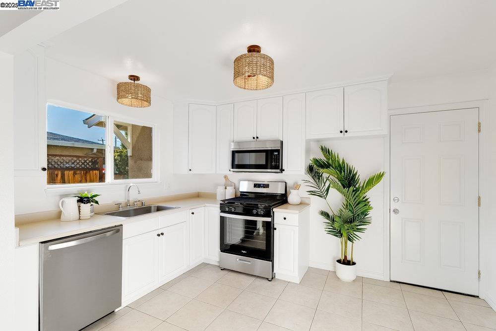 Detail Gallery Image 9 of 32 For 3283 East Ave, Livermore,  CA 94550 - 3 Beds | 2 Baths