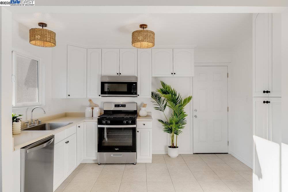 Detail Gallery Image 10 of 32 For 3283 East Ave, Livermore,  CA 94550 - 3 Beds | 2 Baths