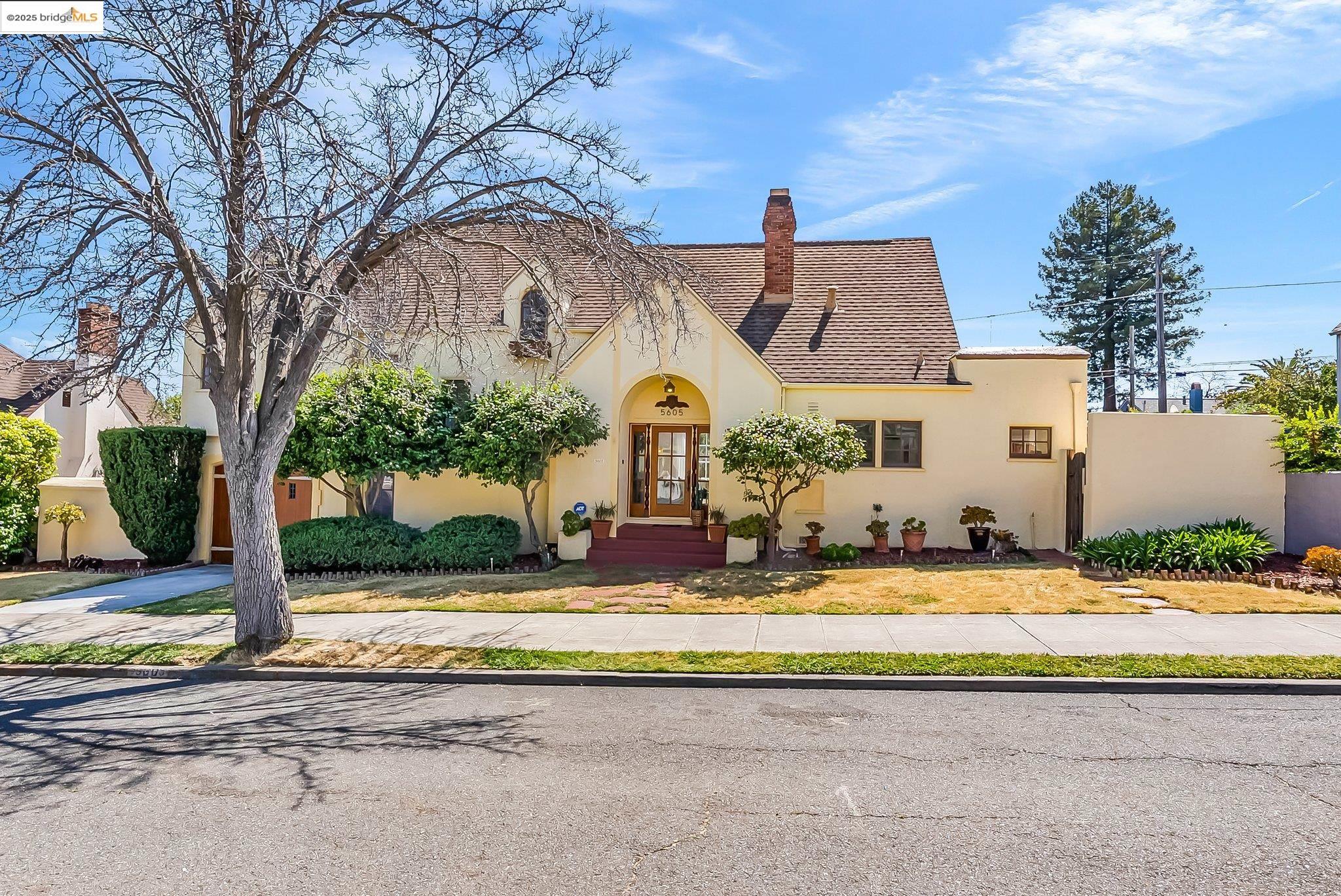 Thumbnail for 5605 Picardy Dr, Oakland, CA 94605