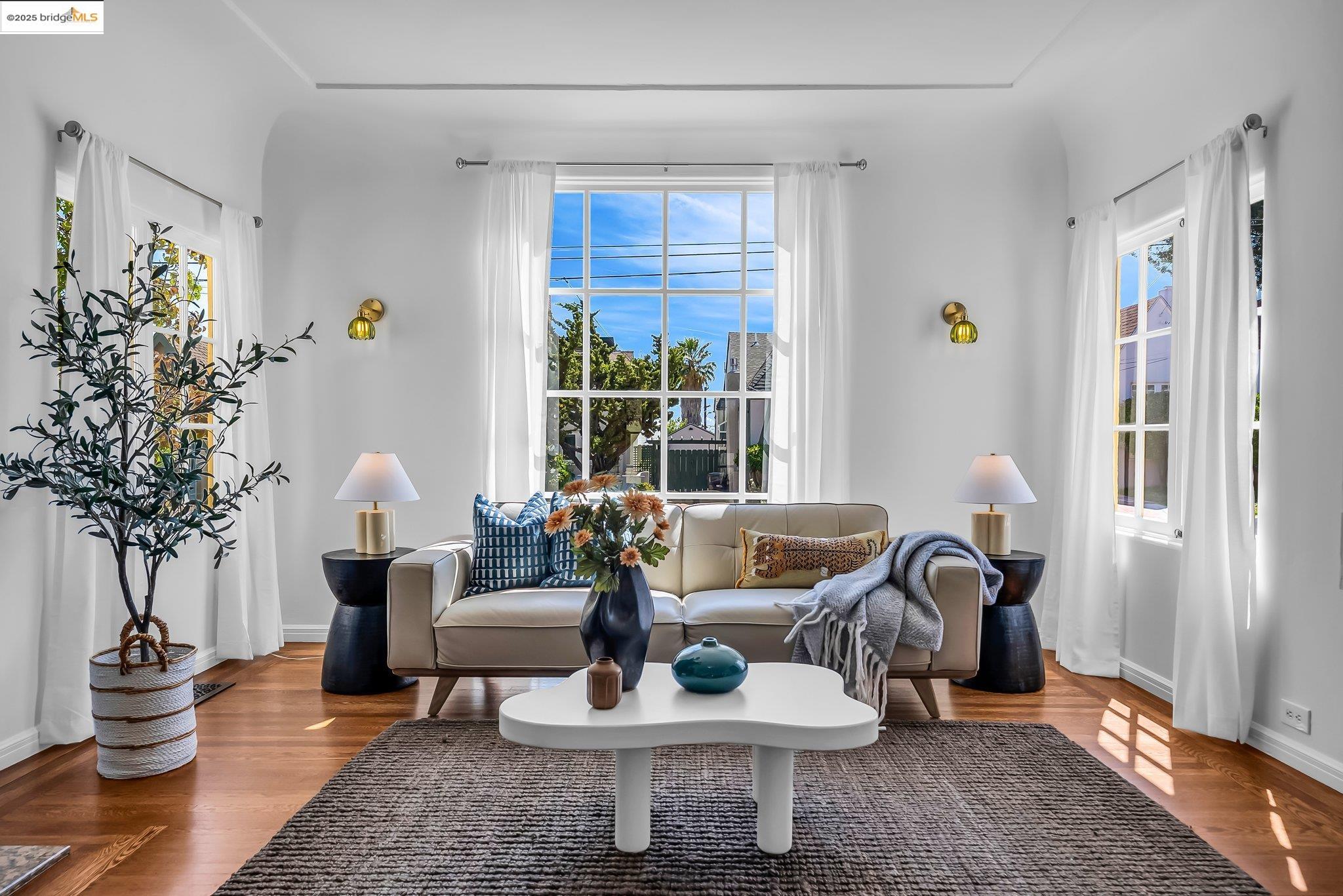 Detail Gallery Image 13 of 60 For 5605 Picardy Dr, Oakland,  CA 94605 - 3 Beds | 1/1 Baths