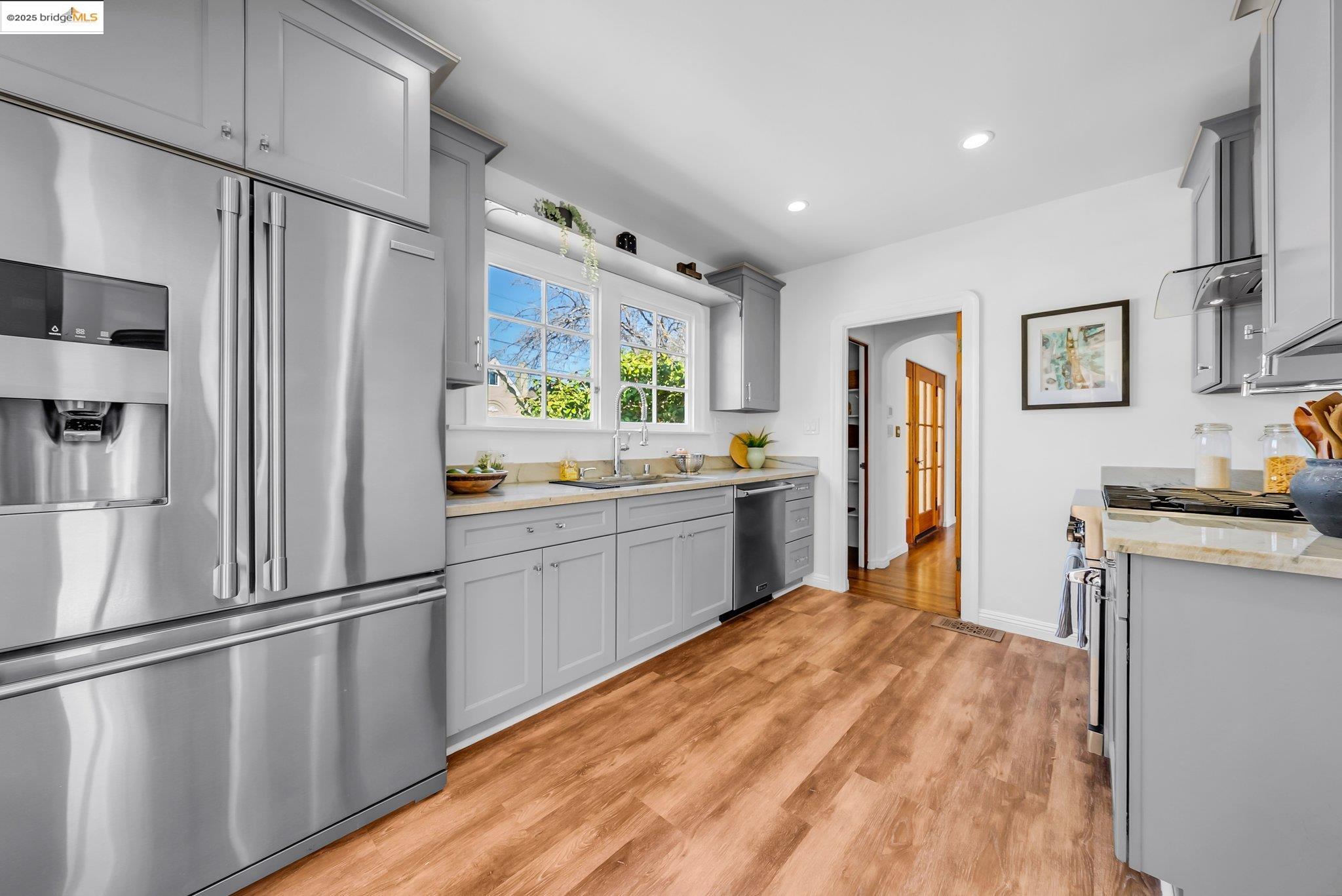 Detail Gallery Image 17 of 60 For 5605 Picardy Dr, Oakland,  CA 94605 - 3 Beds | 1/1 Baths