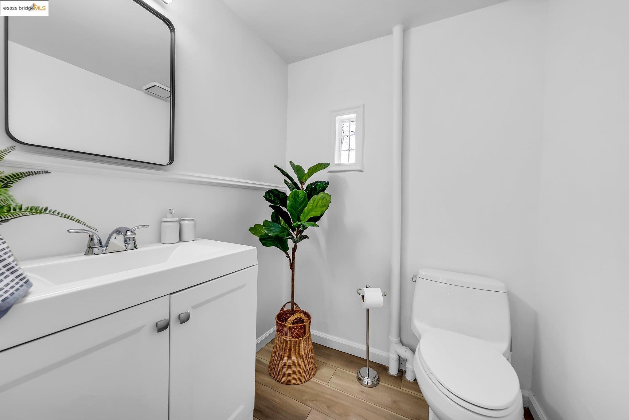 Detail Gallery Image 28 of 60 For 5605 Picardy Dr, Oakland,  CA 94605 - 3 Beds | 1/1 Baths