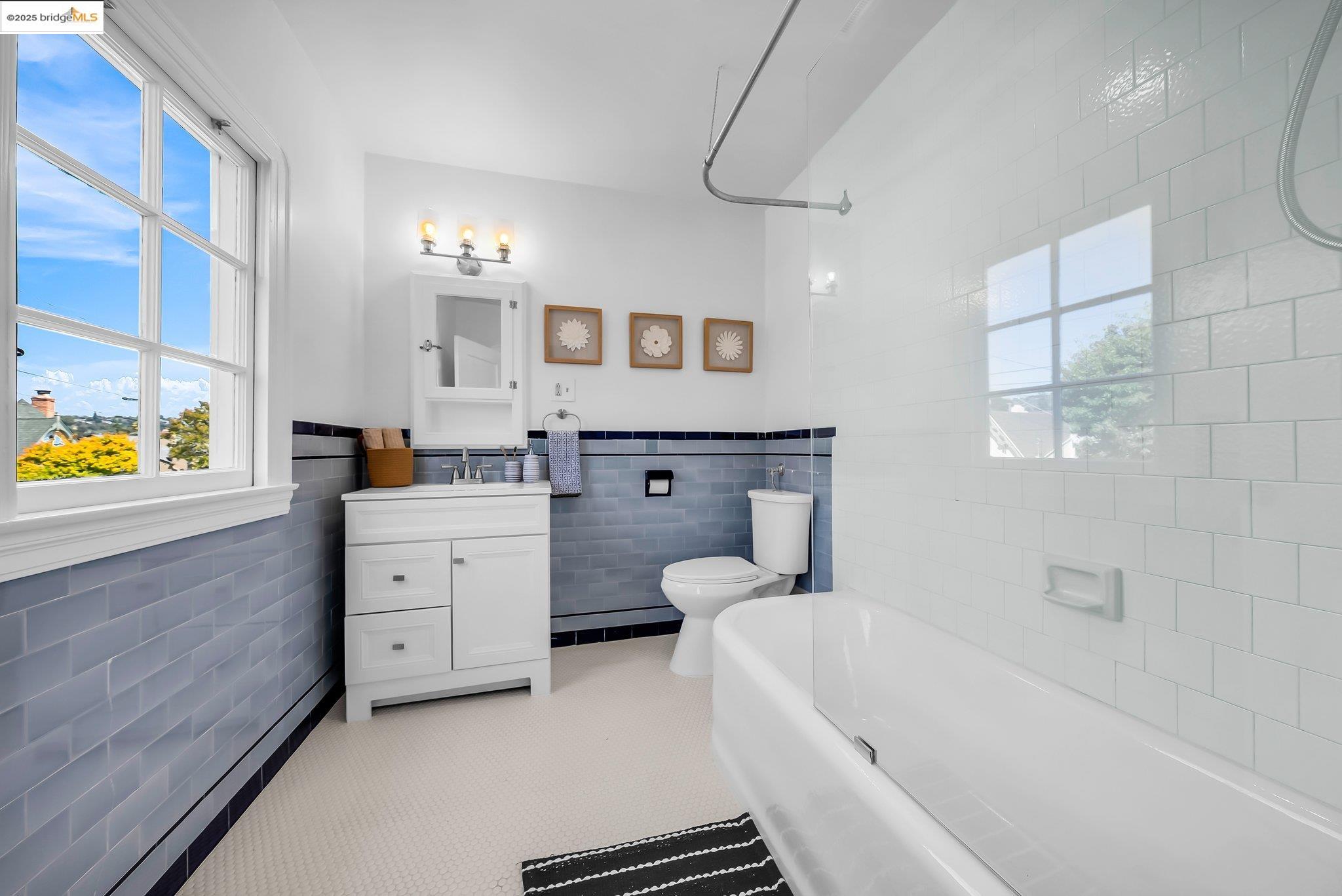 Detail Gallery Image 30 of 60 For 5605 Picardy Dr, Oakland,  CA 94605 - 3 Beds | 1/1 Baths