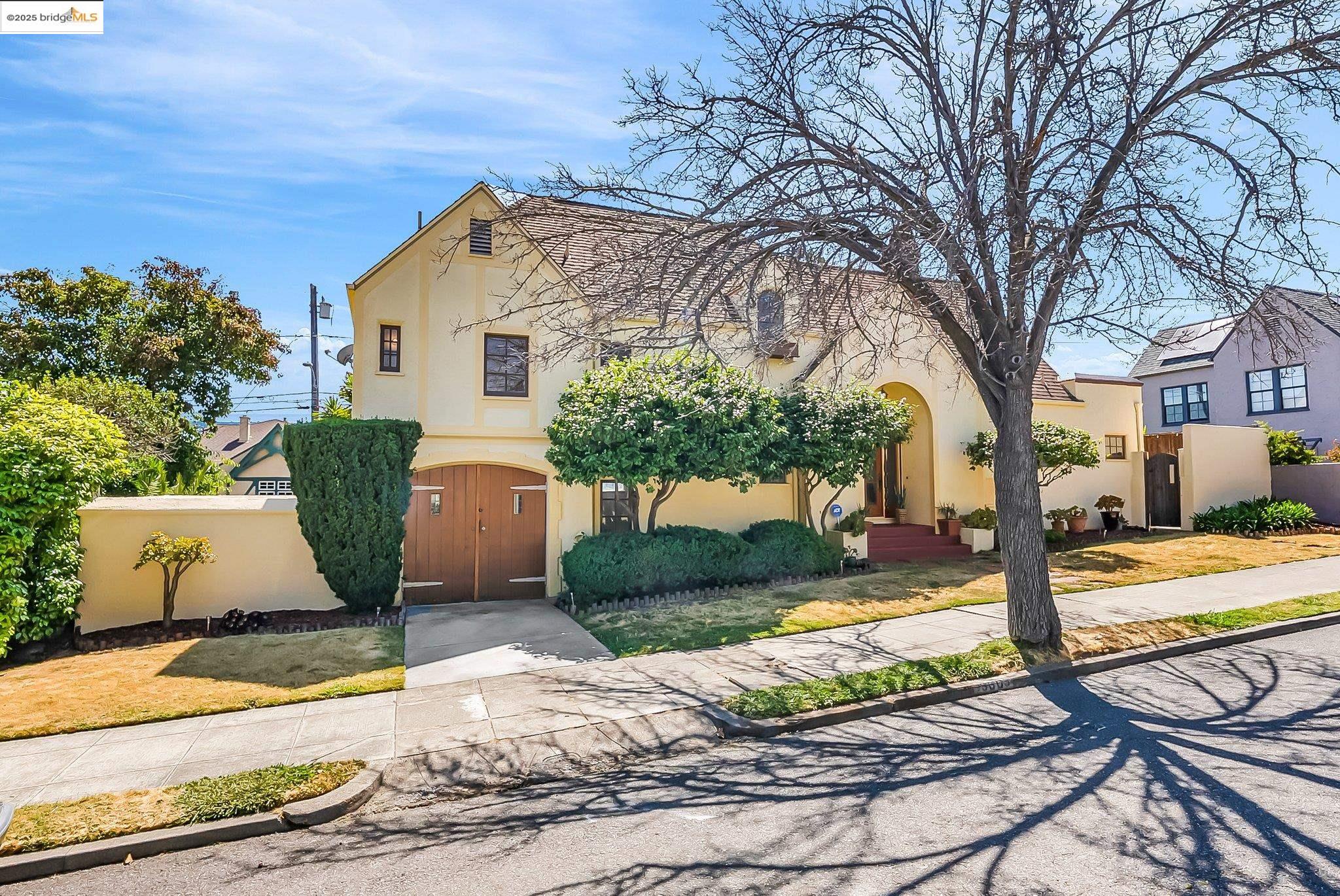 Detail Gallery Image 5 of 60 For 5605 Picardy Dr, Oakland,  CA 94605 - 3 Beds | 1/1 Baths