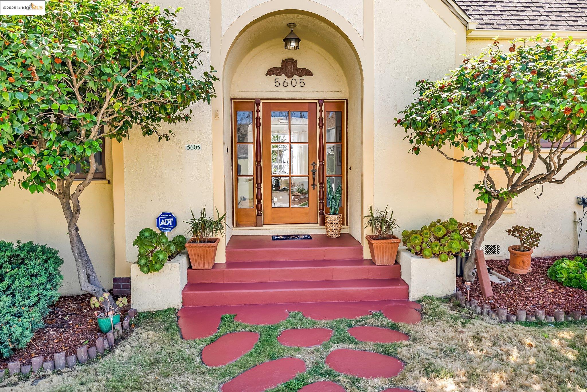 Detail Gallery Image 6 of 60 For 5605 Picardy Dr, Oakland,  CA 94605 - 3 Beds | 1/1 Baths