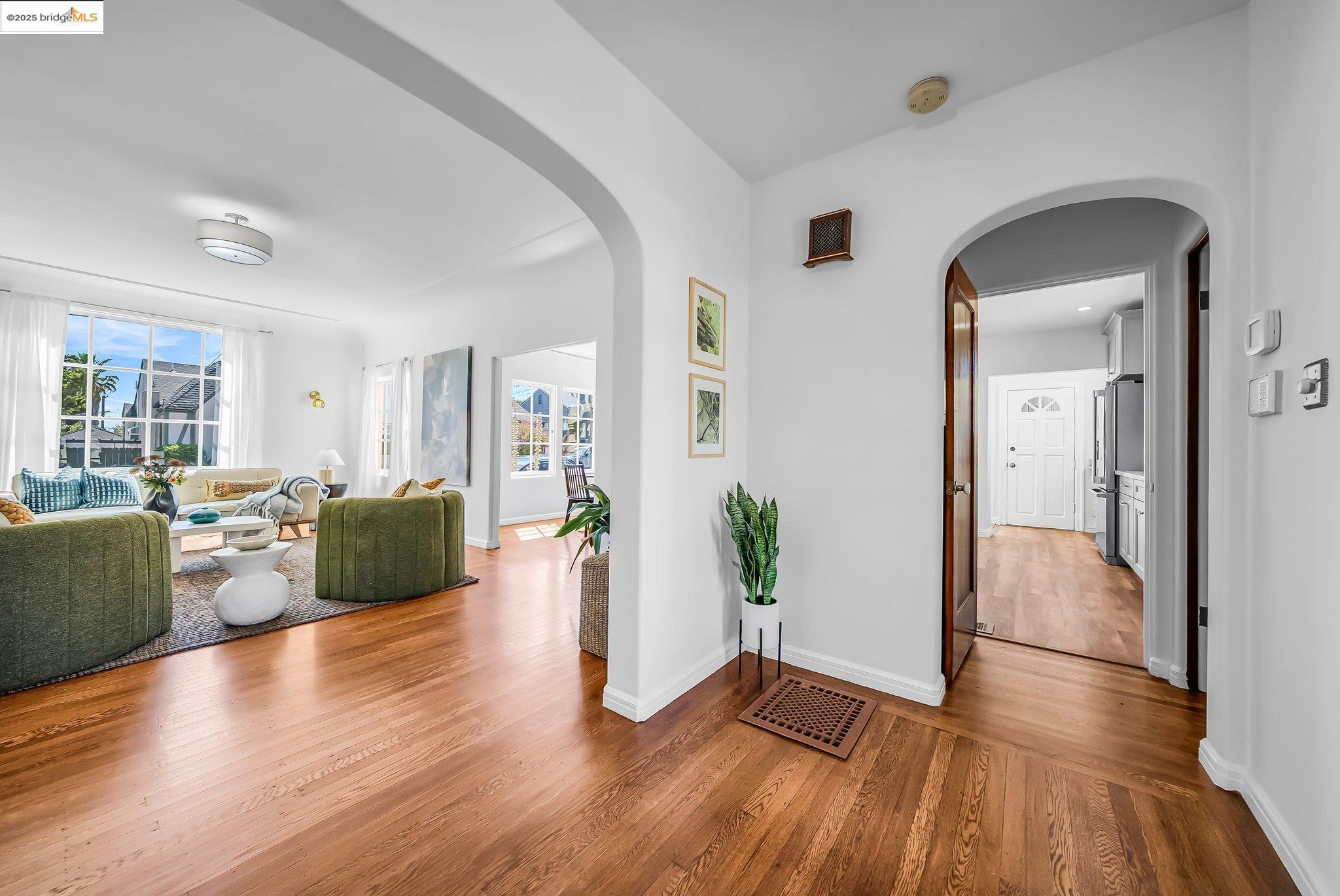 Detail Gallery Image 9 of 60 For 5605 Picardy Dr, Oakland,  CA 94605 - 3 Beds | 1/1 Baths