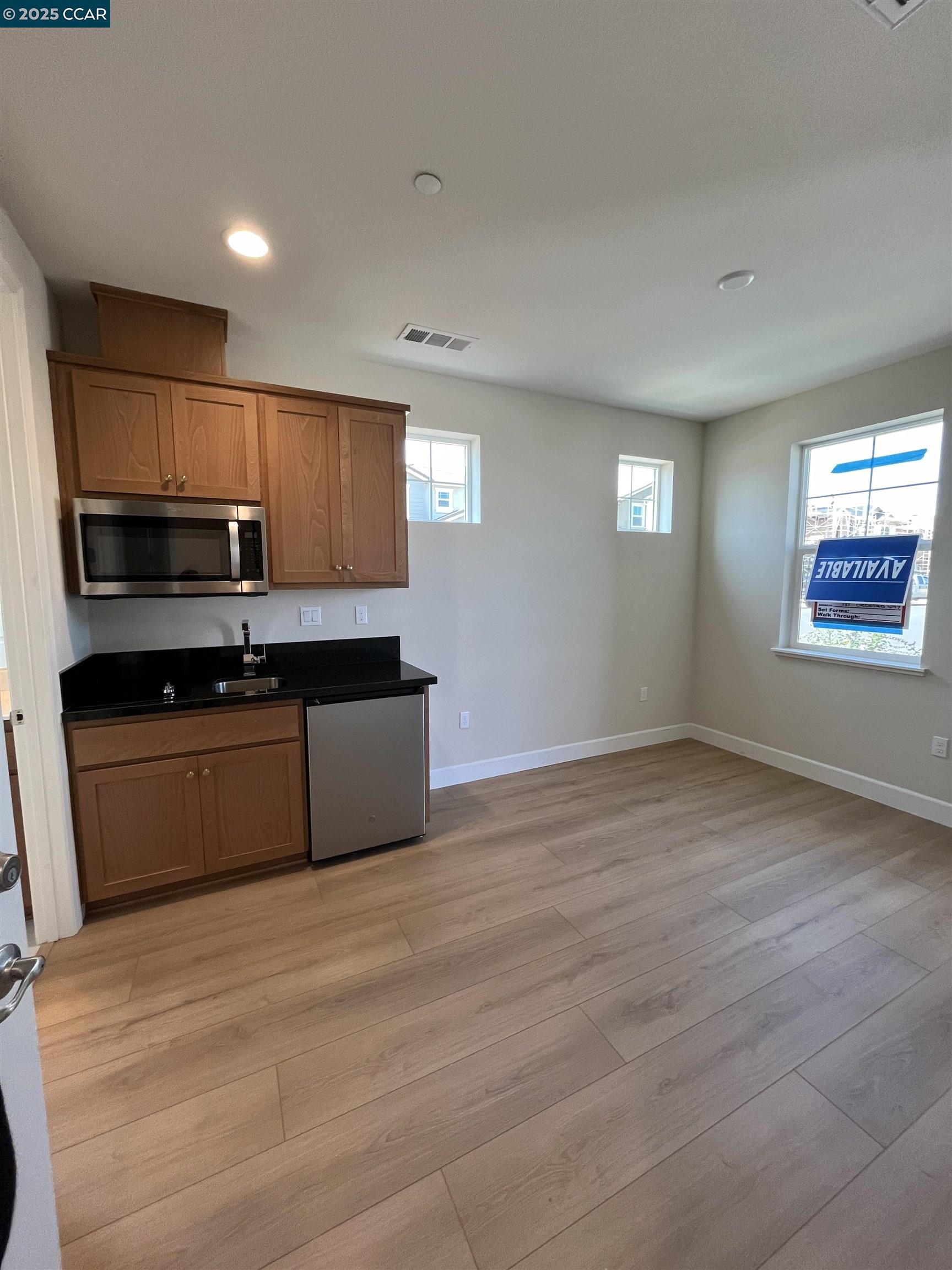 131 Orchard Way, Pittsburg, California 94565, 5 Bedrooms Bedrooms, 9 Rooms Rooms,3 BathroomsBathrooms,Residential,For Sale,131 Orchard Way,41103222