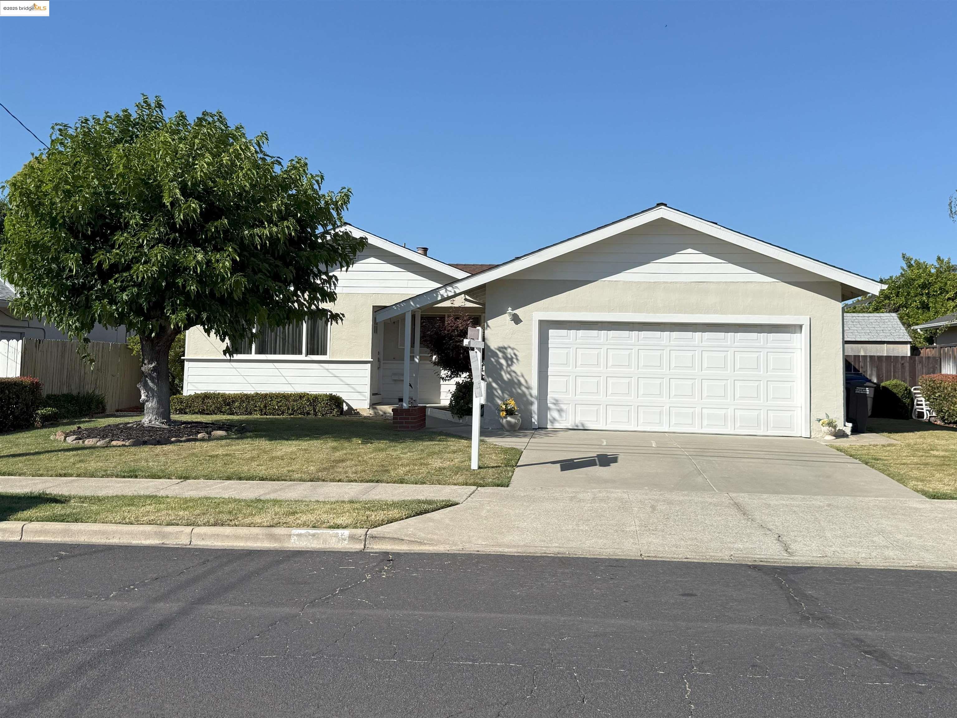 Detail Gallery Image 1 of 1 For 4023 Roland Dr, Concord,  CA 94521 - 3 Beds | 2 Baths