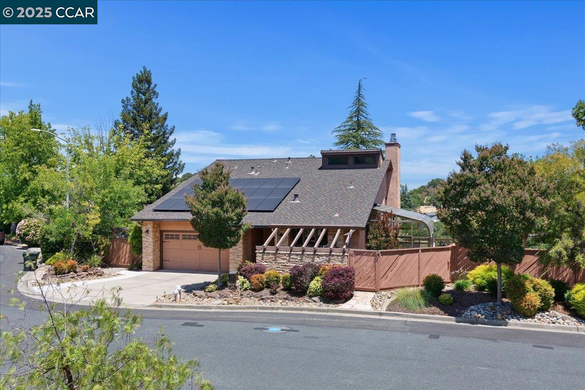 Detail Gallery Image 2 of 43 For 65 Saint Thomas, Pleasant Hill,  CA 94523 - 4 Beds | 2/1 Baths