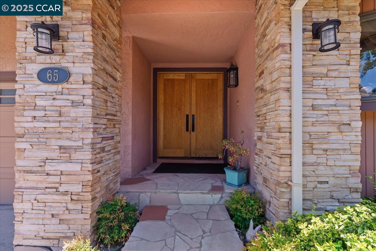 Detail Gallery Image 3 of 43 For 65 Saint Thomas, Pleasant Hill,  CA 94523 - 4 Beds | 2/1 Baths