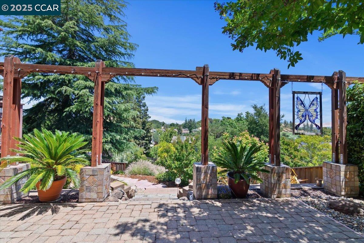 Detail Gallery Image 34 of 43 For 65 Saint Thomas, Pleasant Hill,  CA 94523 - 4 Beds | 2/1 Baths