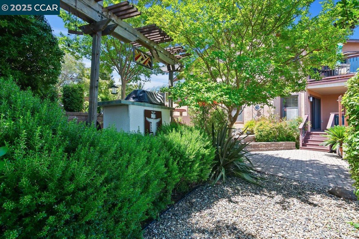 Detail Gallery Image 36 of 43 For 65 Saint Thomas, Pleasant Hill,  CA 94523 - 4 Beds | 2/1 Baths
