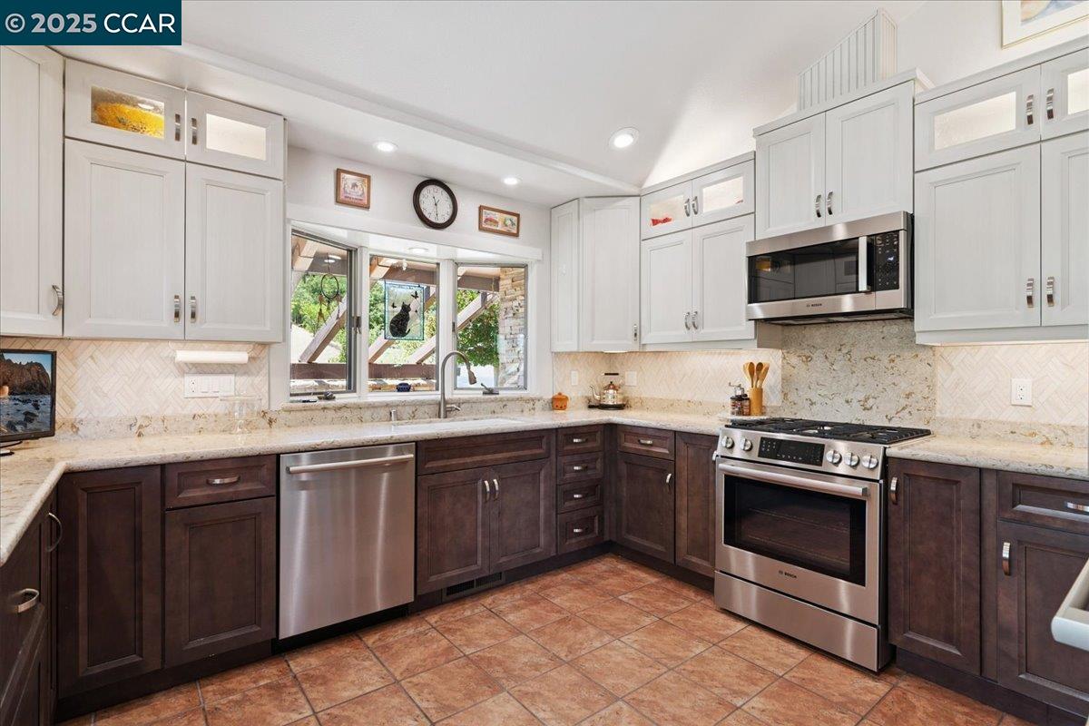 Detail Gallery Image 6 of 43 For 65 Saint Thomas, Pleasant Hill,  CA 94523 - 4 Beds | 2/1 Baths