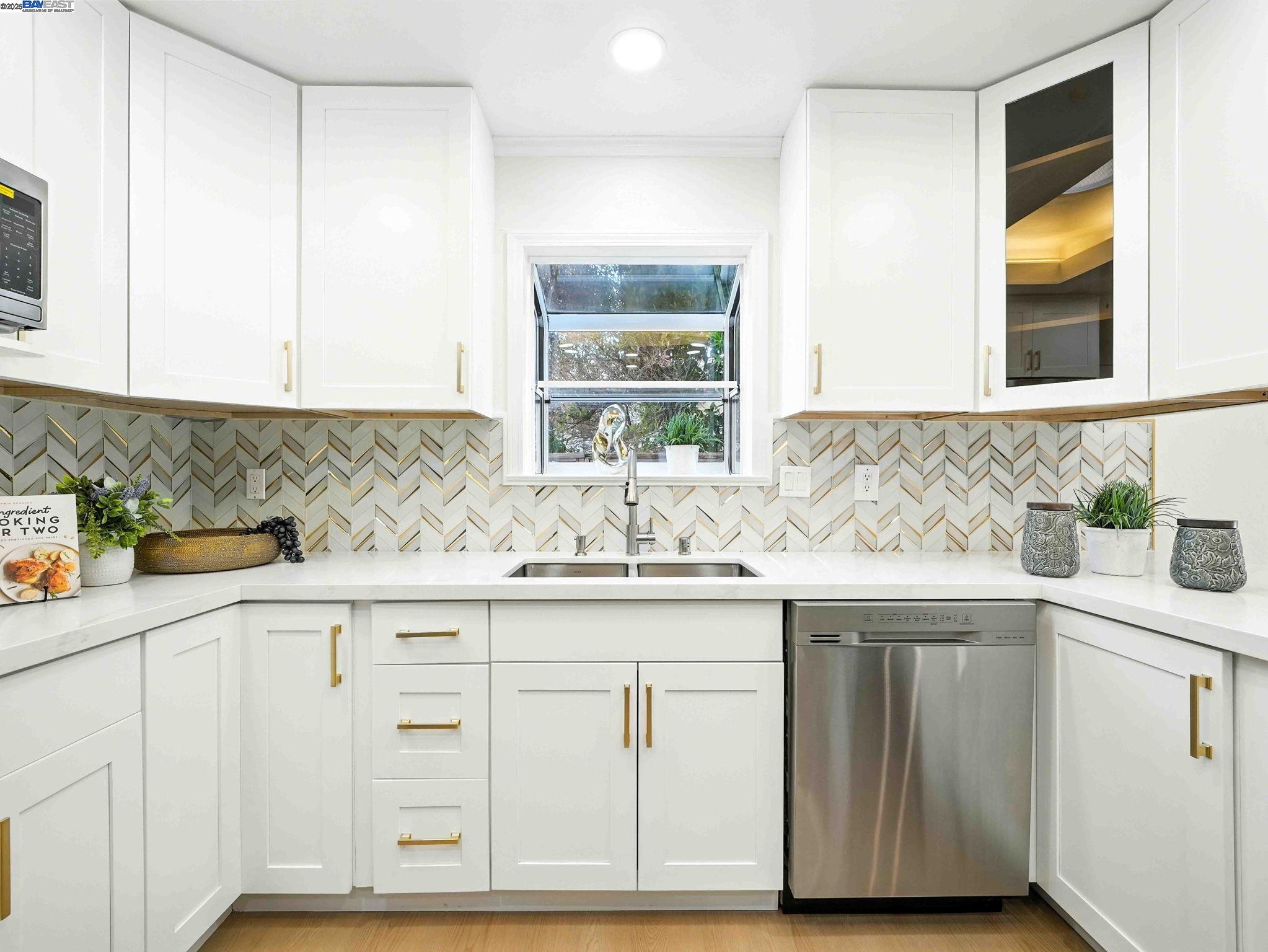 Detail Gallery Image 8 of 42 For 3282 Canterbury Ct, Fremont,  CA 94536 - 3 Beds | 2 Baths