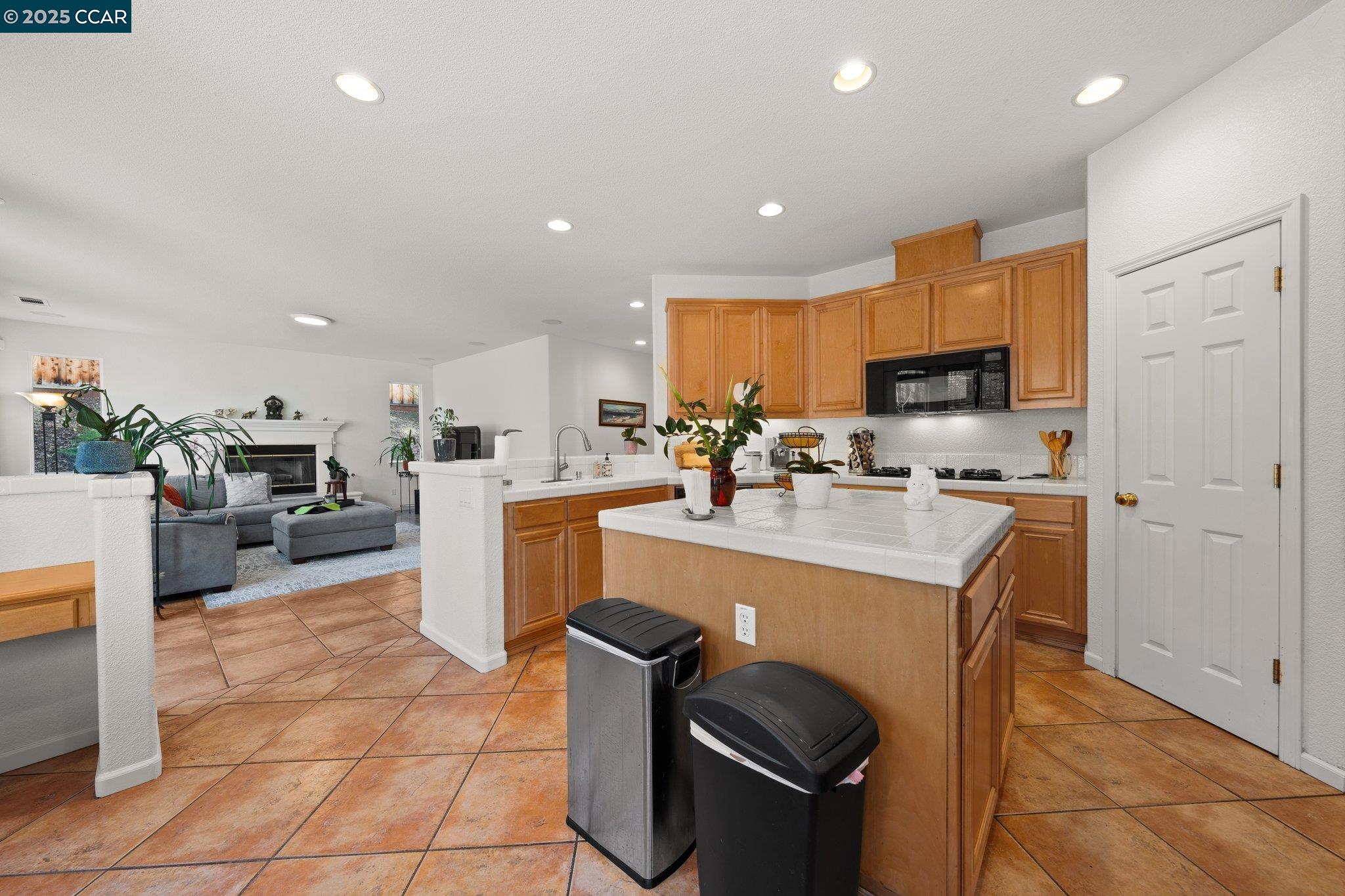 868 Deer Spring Cir, Concord, California 94521, 5 Bedrooms Bedrooms, 11 Rooms Rooms,3 BathroomsBathrooms,Residential,For Sale,868 Deer Spring Cir,41103235