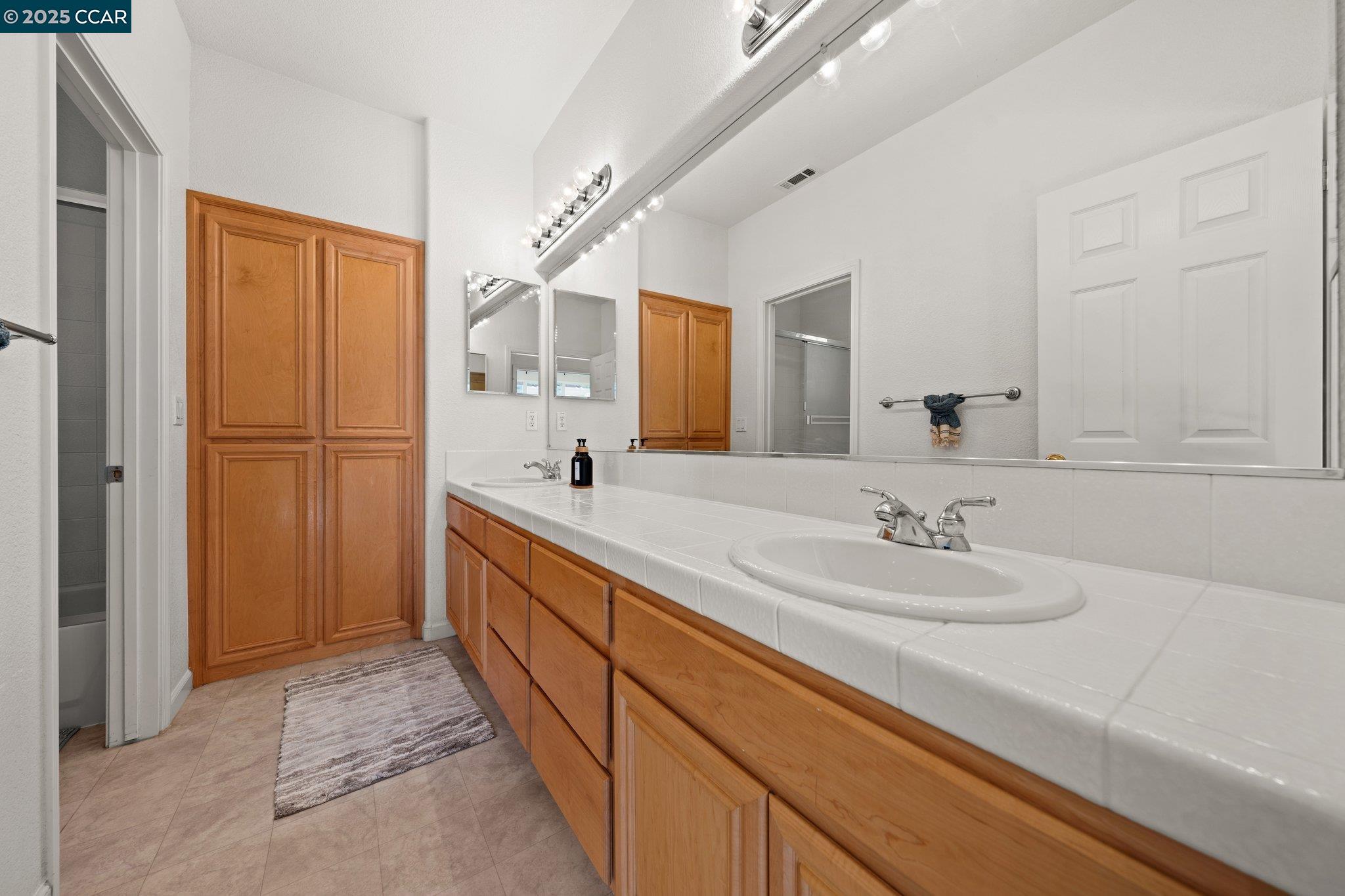 868 Deer Spring Cir, Concord, California 94521, 5 Bedrooms Bedrooms, 11 Rooms Rooms,3 BathroomsBathrooms,Residential,For Sale,868 Deer Spring Cir,41103235