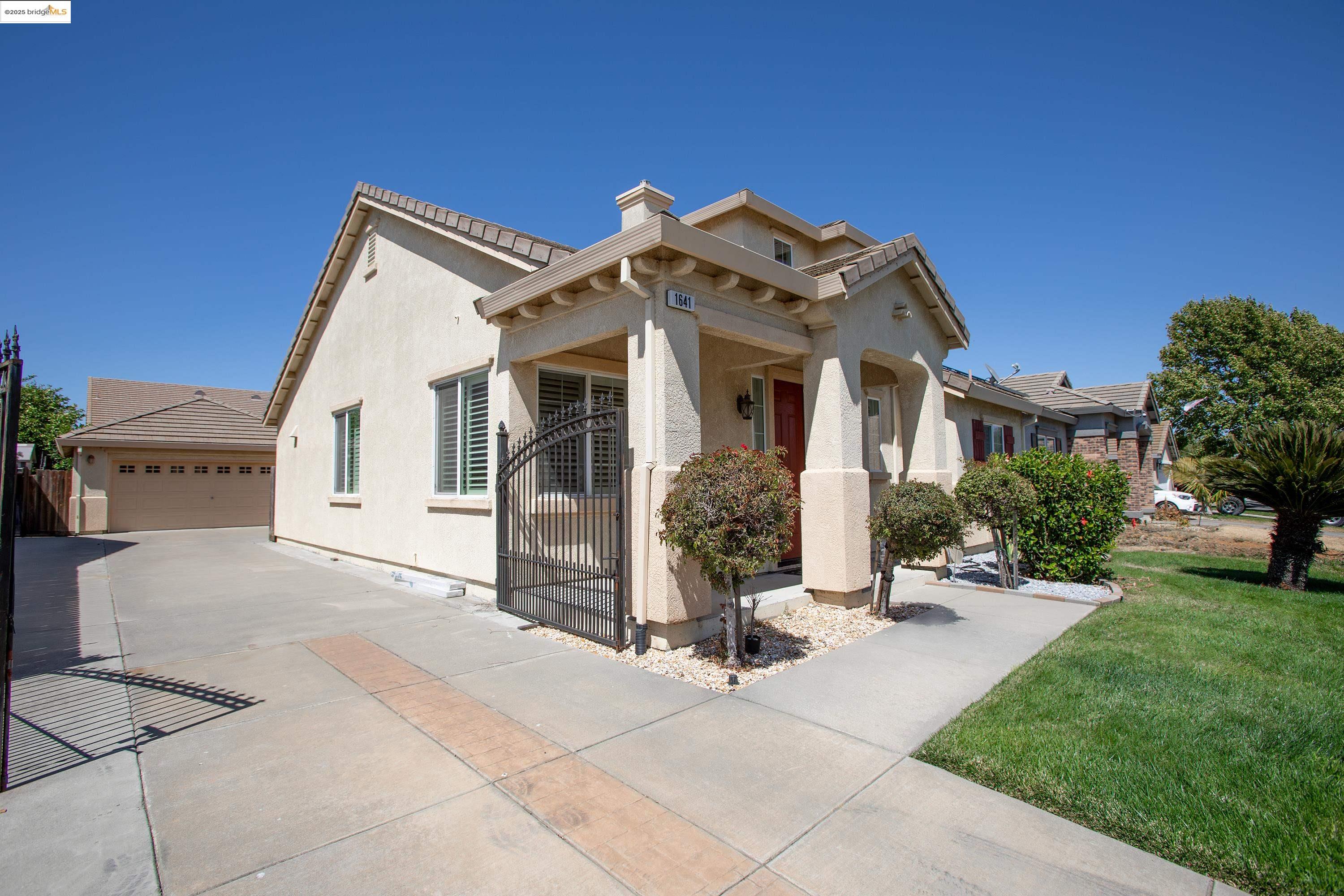 Detail Gallery Image 2 of 25 For 1641 Tucson Circle, Suisun City,  CA 94585 - 3 Beds | 2/1 Baths