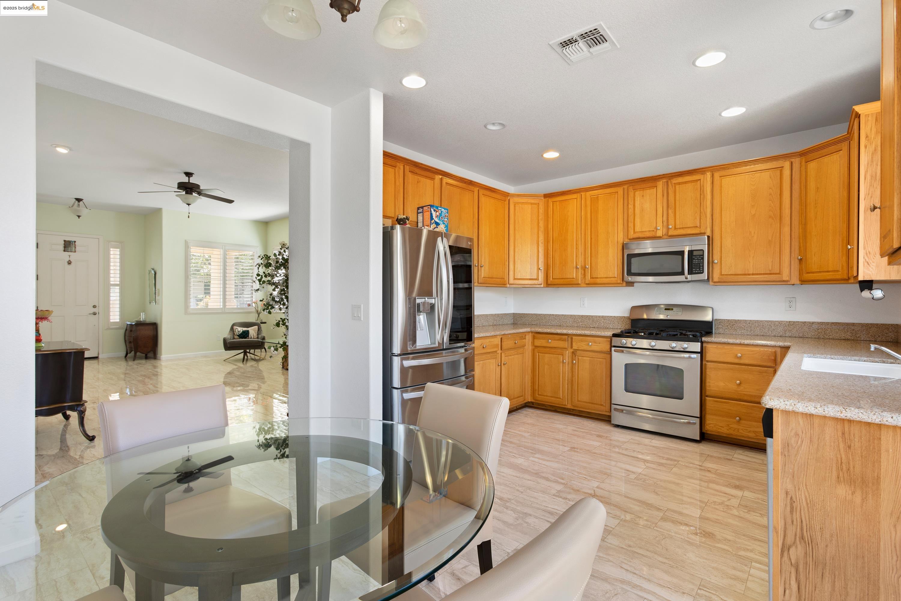 Detail Gallery Image 18 of 25 For 1641 Tucson Circle, Suisun City,  CA 94585 - 3 Beds | 2/1 Baths