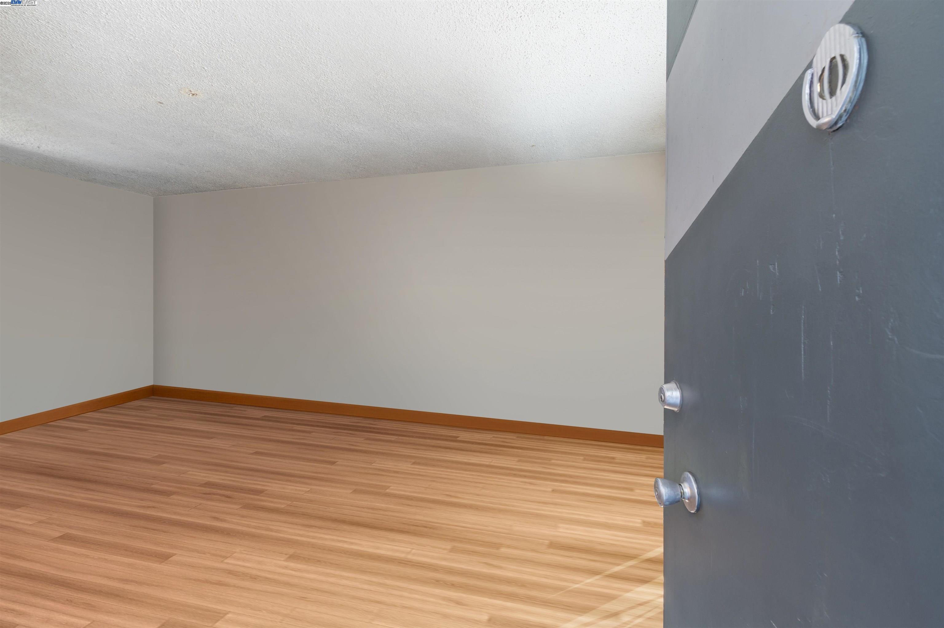 Detail Gallery Image 2 of 14 For 1045 72nd Avenue, Oakland,  CA 94621 - 2 Beds | 1 Baths