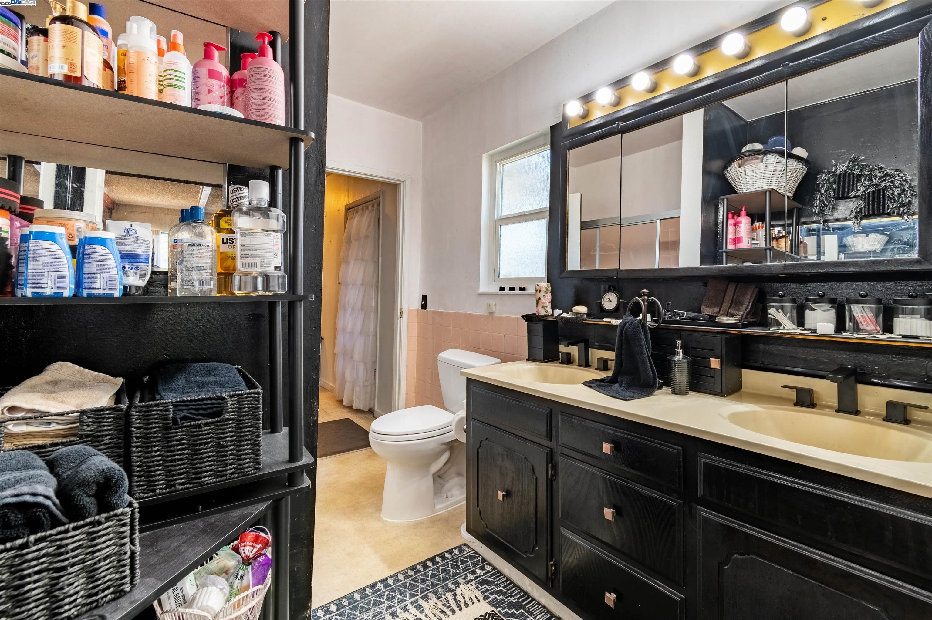 1045 72nd Avenue, Oakland, California 94621, 2 Bedrooms Bedrooms, 3 Rooms Rooms,1 BathroomBathrooms,Residential,For Sale,1045 72nd Avenue,41103237
