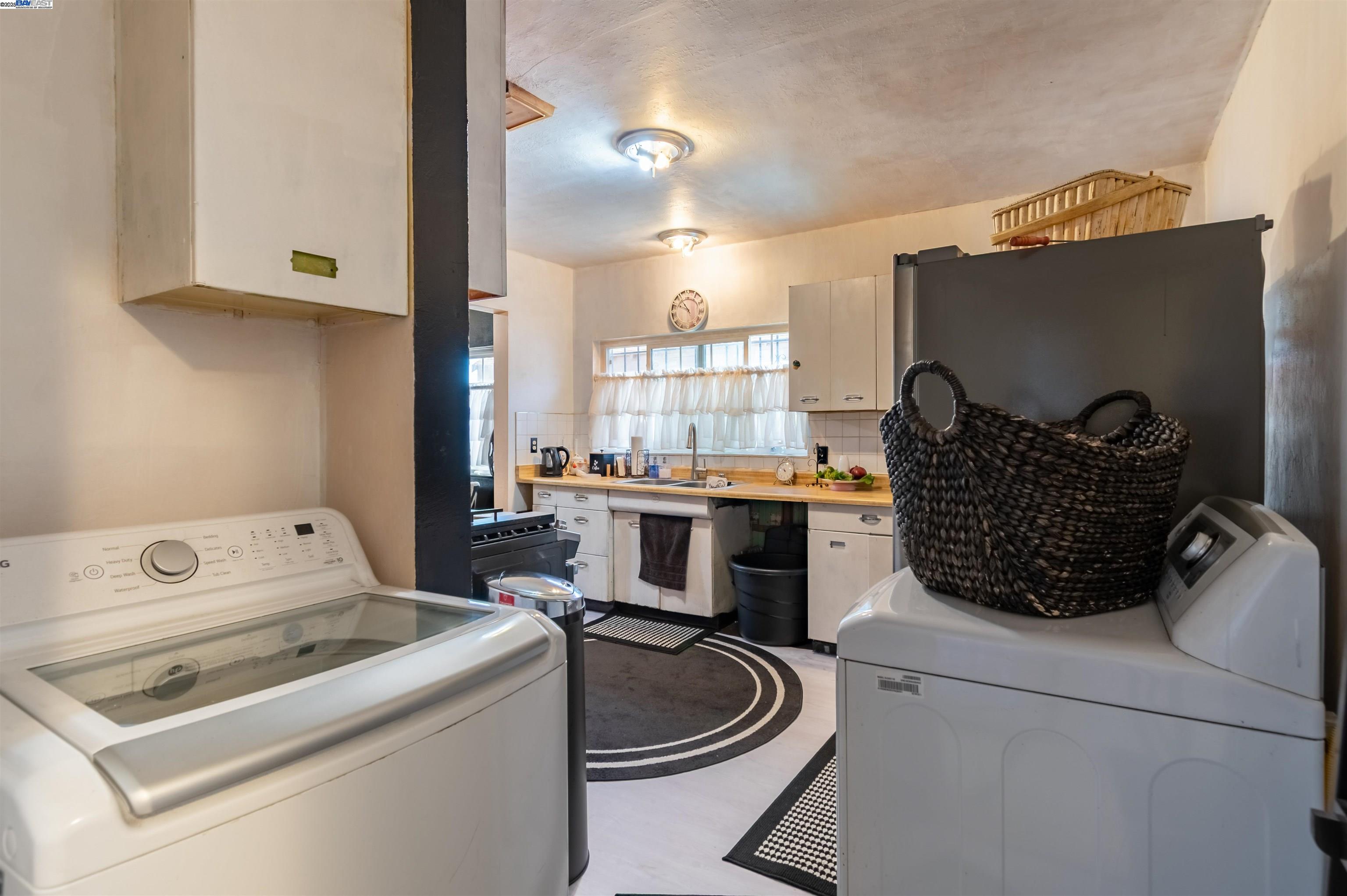 1045 72nd Avenue, Oakland, California 94621, 2 Bedrooms Bedrooms, 3 Rooms Rooms,1 BathroomBathrooms,Residential,For Sale,1045 72nd Avenue,41103237