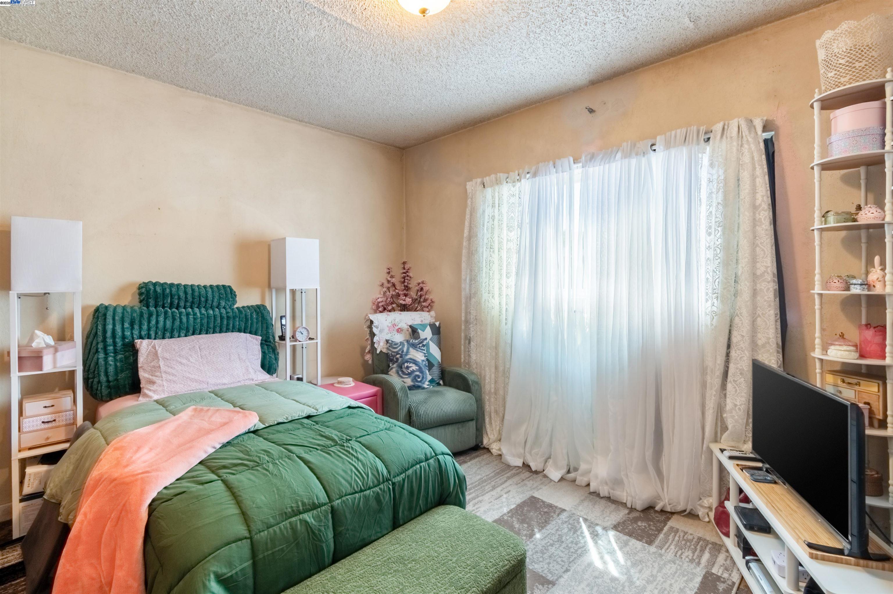 1045 72nd Avenue, Oakland, California 94621, 2 Bedrooms Bedrooms, 3 Rooms Rooms,1 BathroomBathrooms,Residential,For Sale,1045 72nd Avenue,41103237
