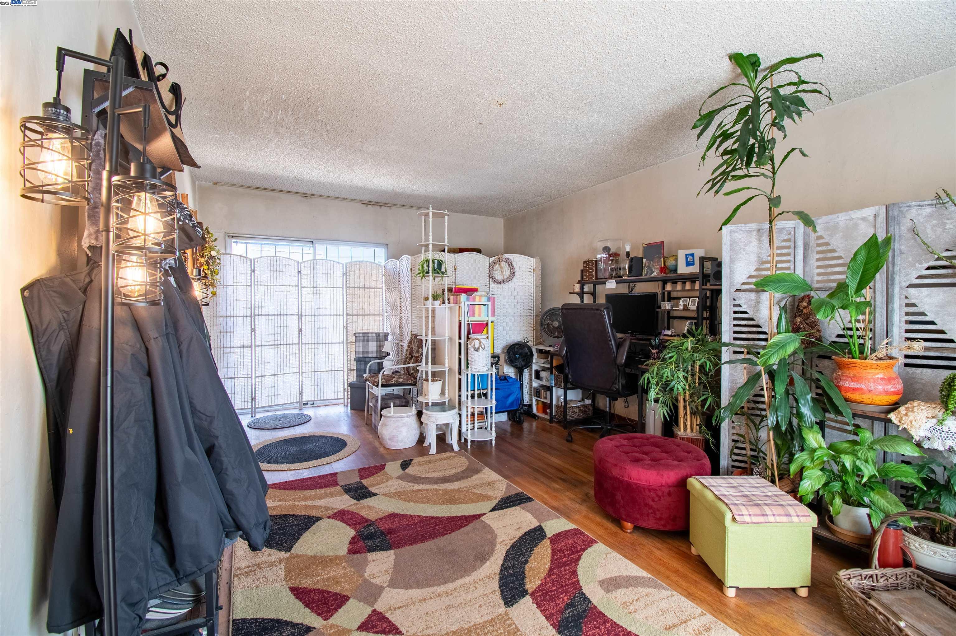 1045 72nd Avenue, Oakland, California 94621, 2 Bedrooms Bedrooms, 3 Rooms Rooms,1 BathroomBathrooms,Residential,For Sale,1045 72nd Avenue,41103237