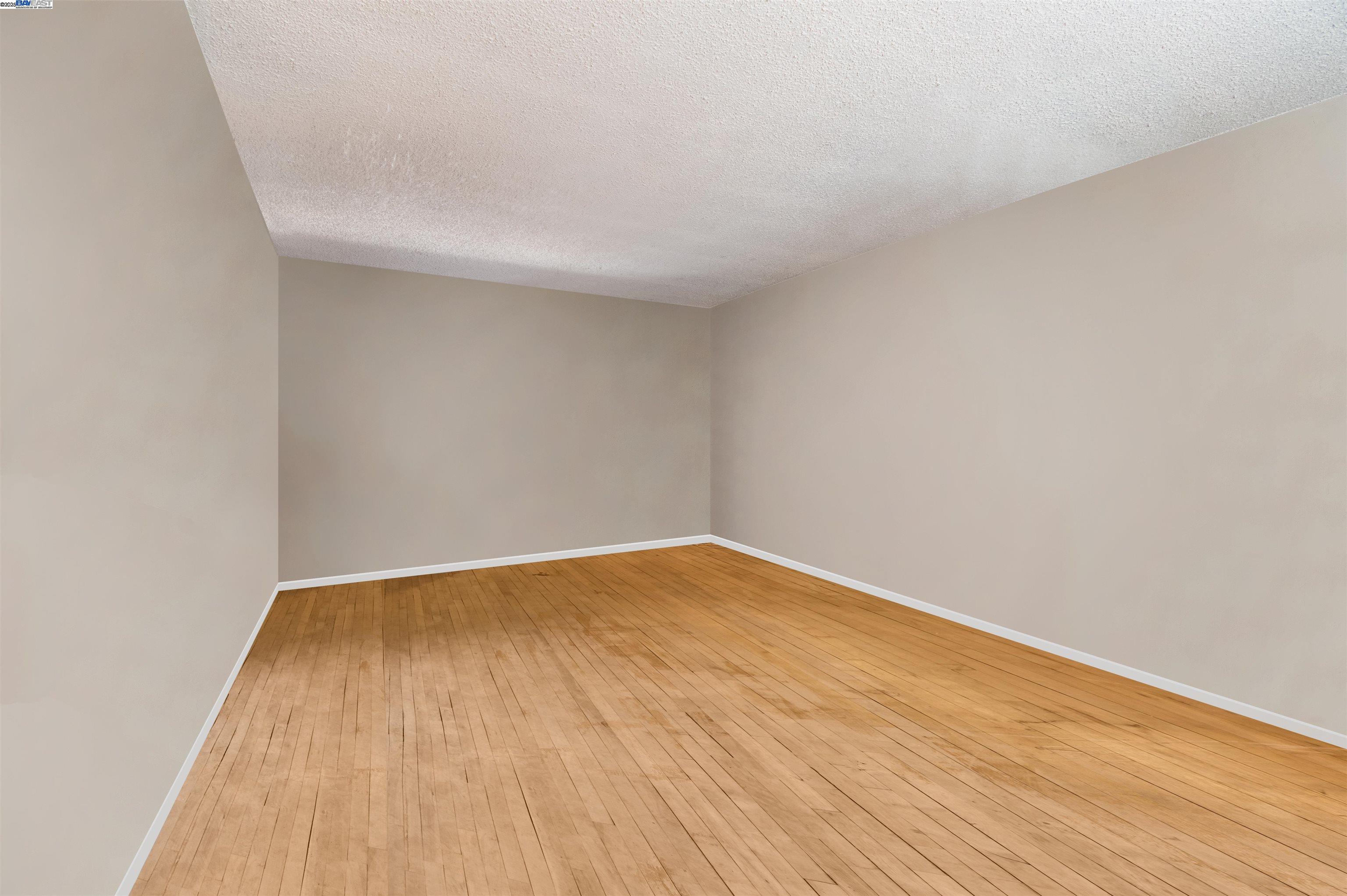 Detail Gallery Image 3 of 14 For 1045 72nd Avenue, Oakland,  CA 94621 - 2 Beds | 1 Baths