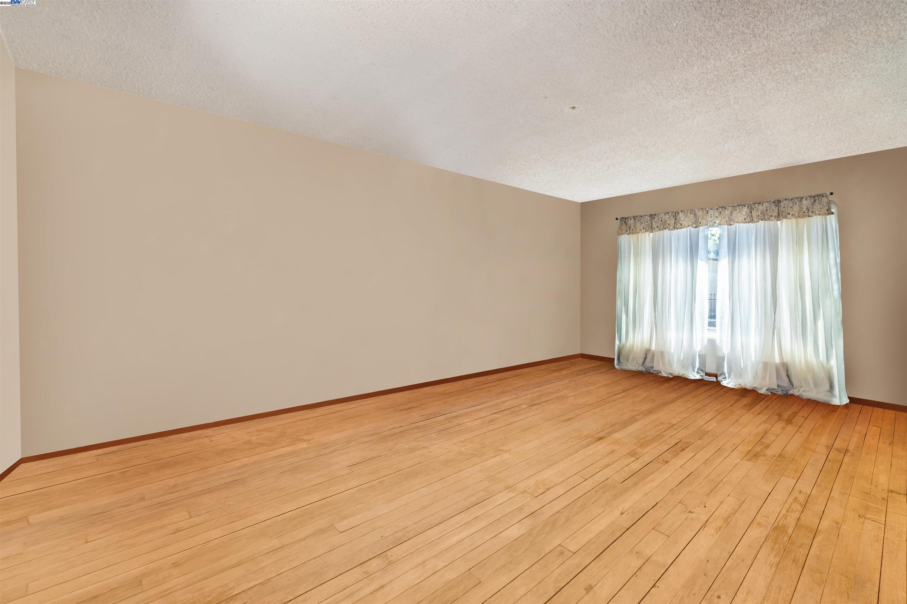 Detail Gallery Image 4 of 14 For 1045 72nd Avenue, Oakland,  CA 94621 - 2 Beds | 1 Baths