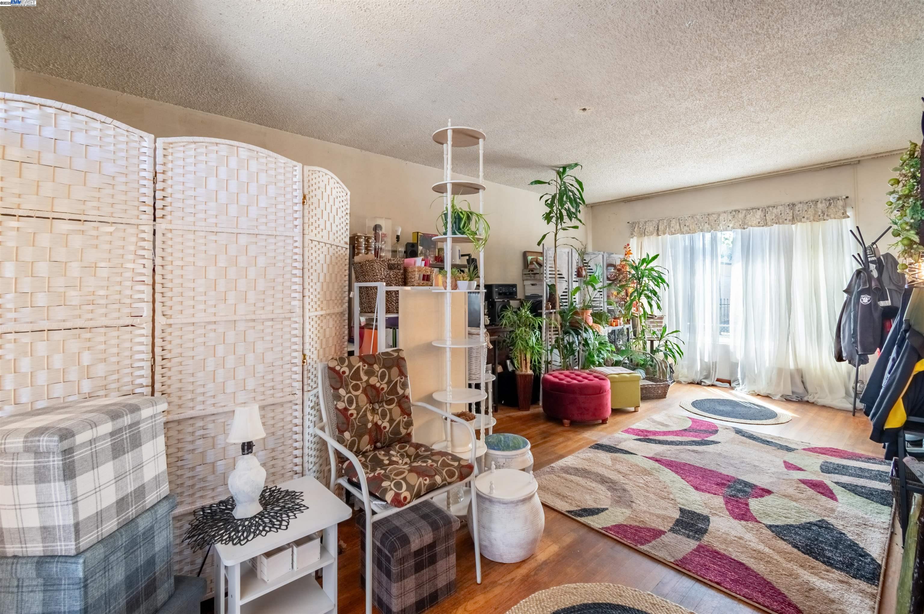 1045 72nd Avenue, Oakland, California 94621, 2 Bedrooms Bedrooms, 3 Rooms Rooms,1 BathroomBathrooms,Residential,For Sale,1045 72nd Avenue,41103237