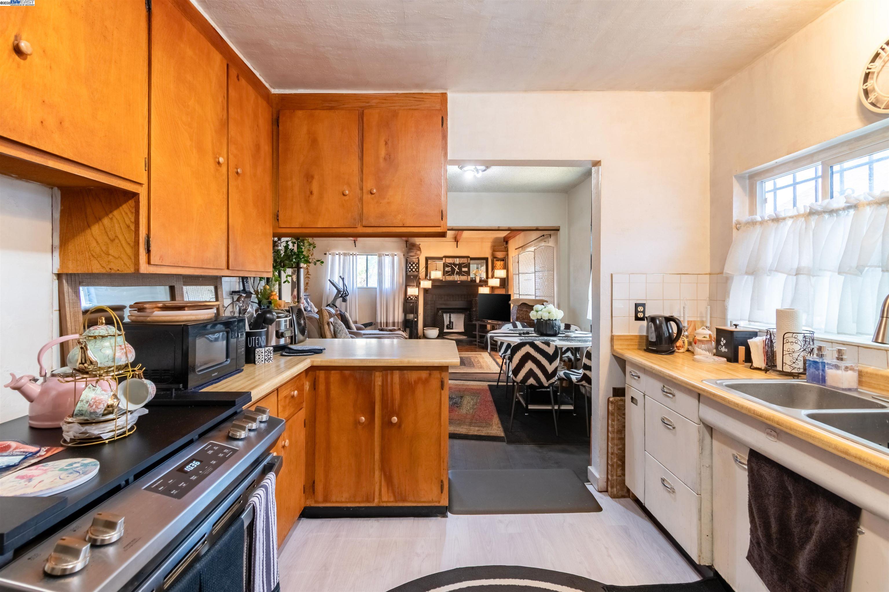 1045 72nd Avenue, Oakland, California 94621, 2 Bedrooms Bedrooms, 3 Rooms Rooms,1 BathroomBathrooms,Residential,For Sale,1045 72nd Avenue,41103237
