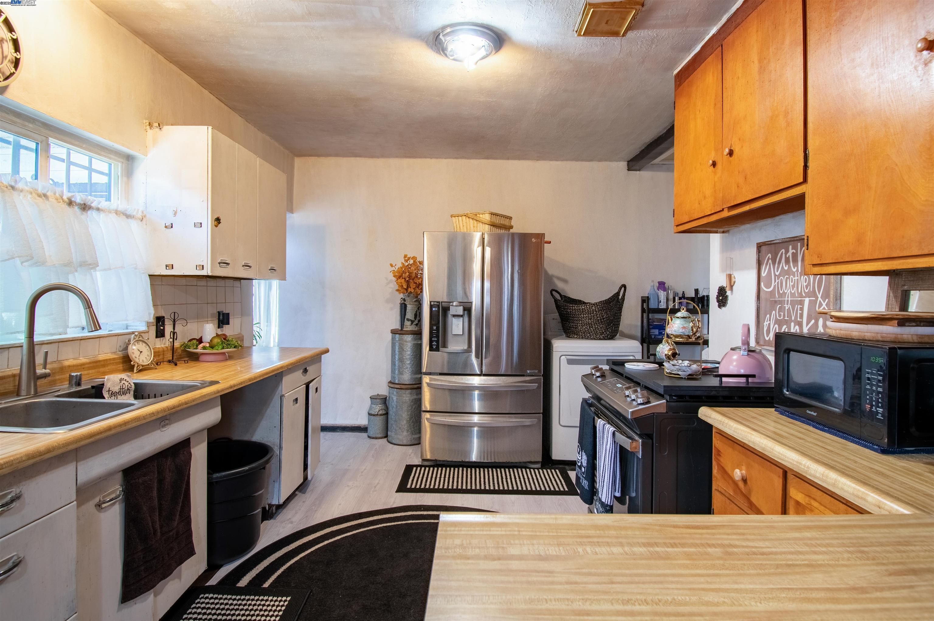 1045 72nd Avenue, Oakland, California 94621, 2 Bedrooms Bedrooms, 3 Rooms Rooms,1 BathroomBathrooms,Residential,For Sale,1045 72nd Avenue,41103237