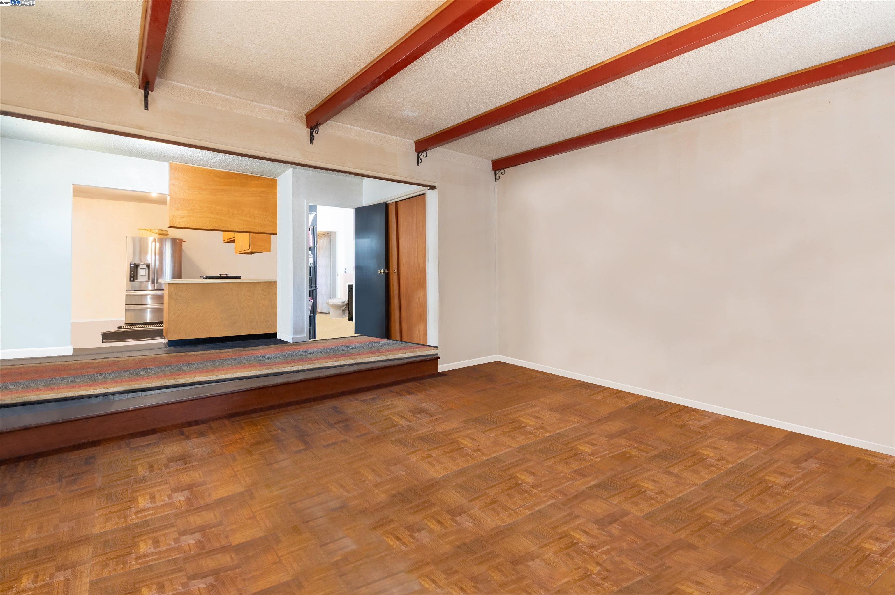 Detail Gallery Image 10 of 14 For 1045 72nd Avenue, Oakland,  CA 94621 - 2 Beds | 1 Baths