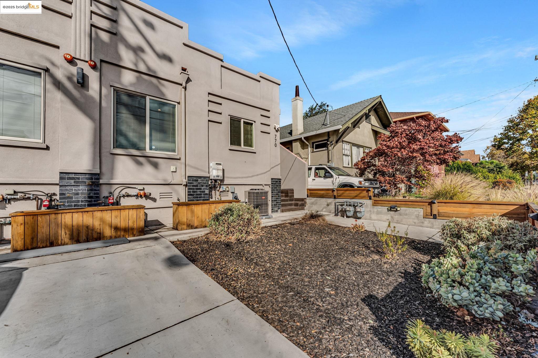 770-772 55th St, Oakland, California 94609, ,Residential Income,For Sale,770-772 55th St,41103238