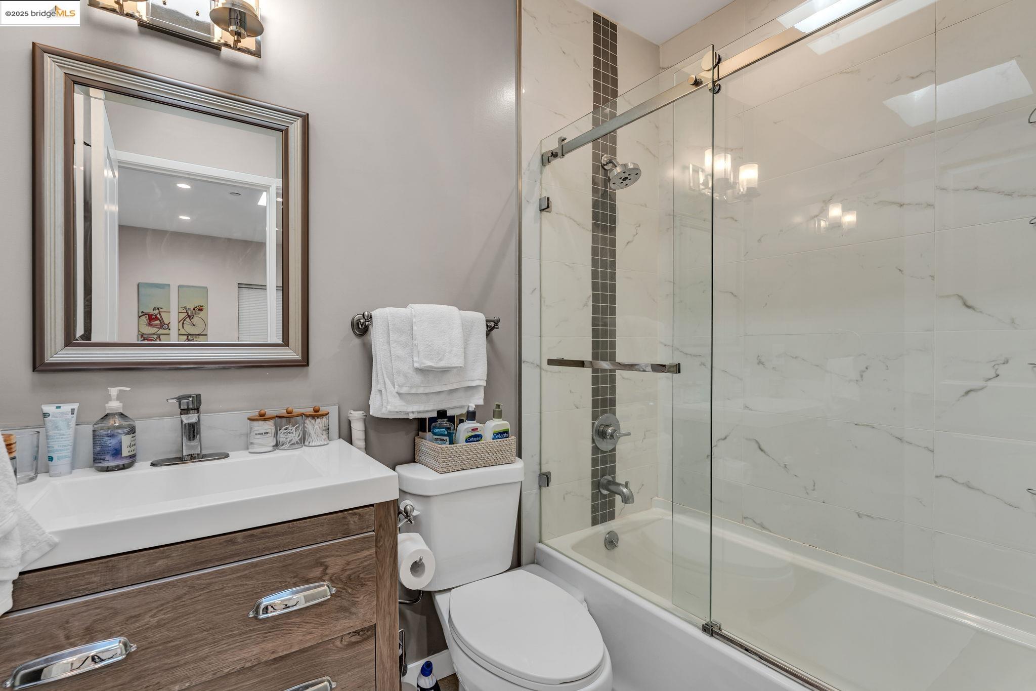 770-772 55th St, Oakland, California 94609, ,Residential Income,For Sale,770-772 55th St,41103238