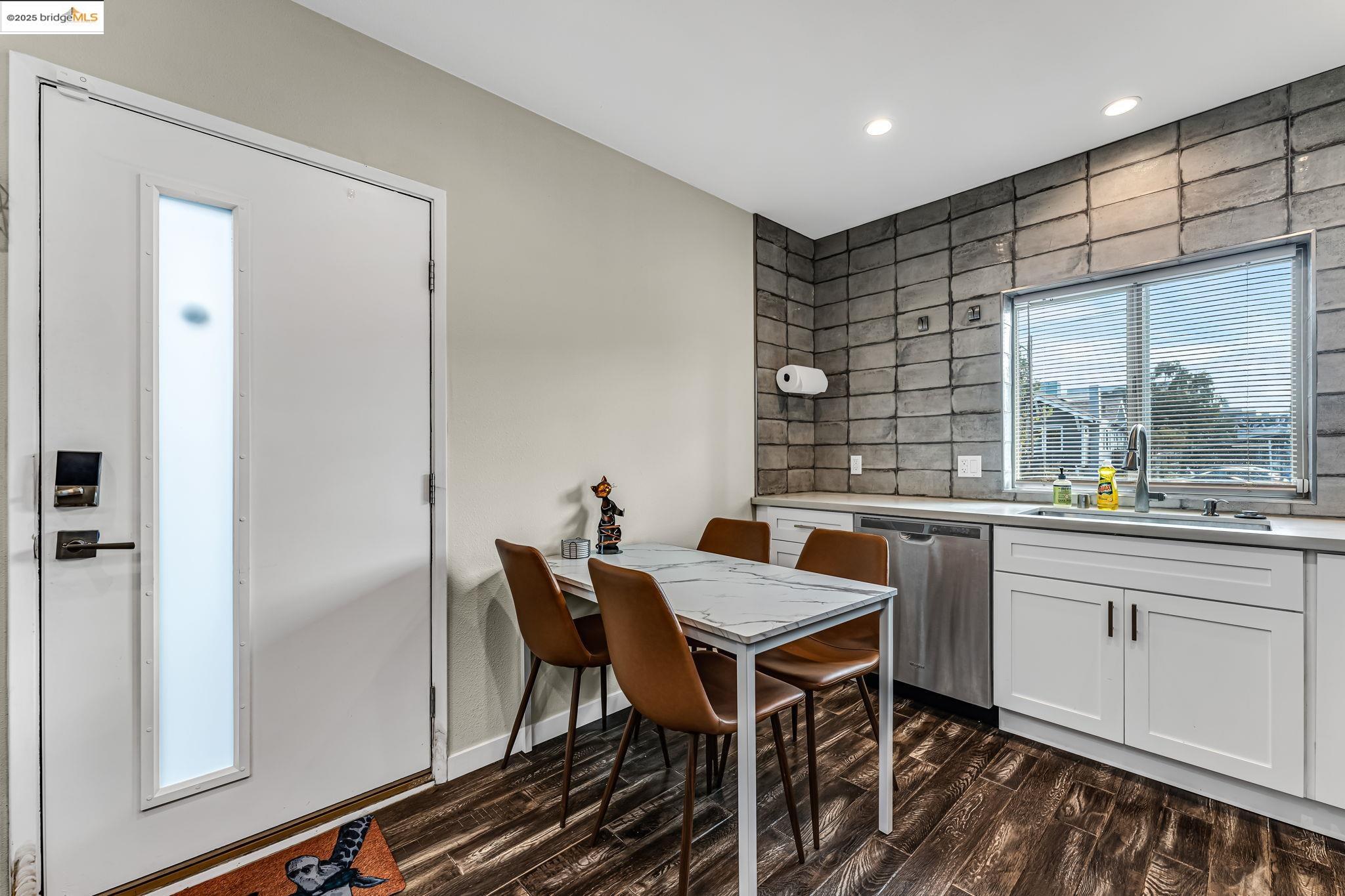 770-772 55th St, Oakland, California 94609, ,Residential Income,For Sale,770-772 55th St,41103238