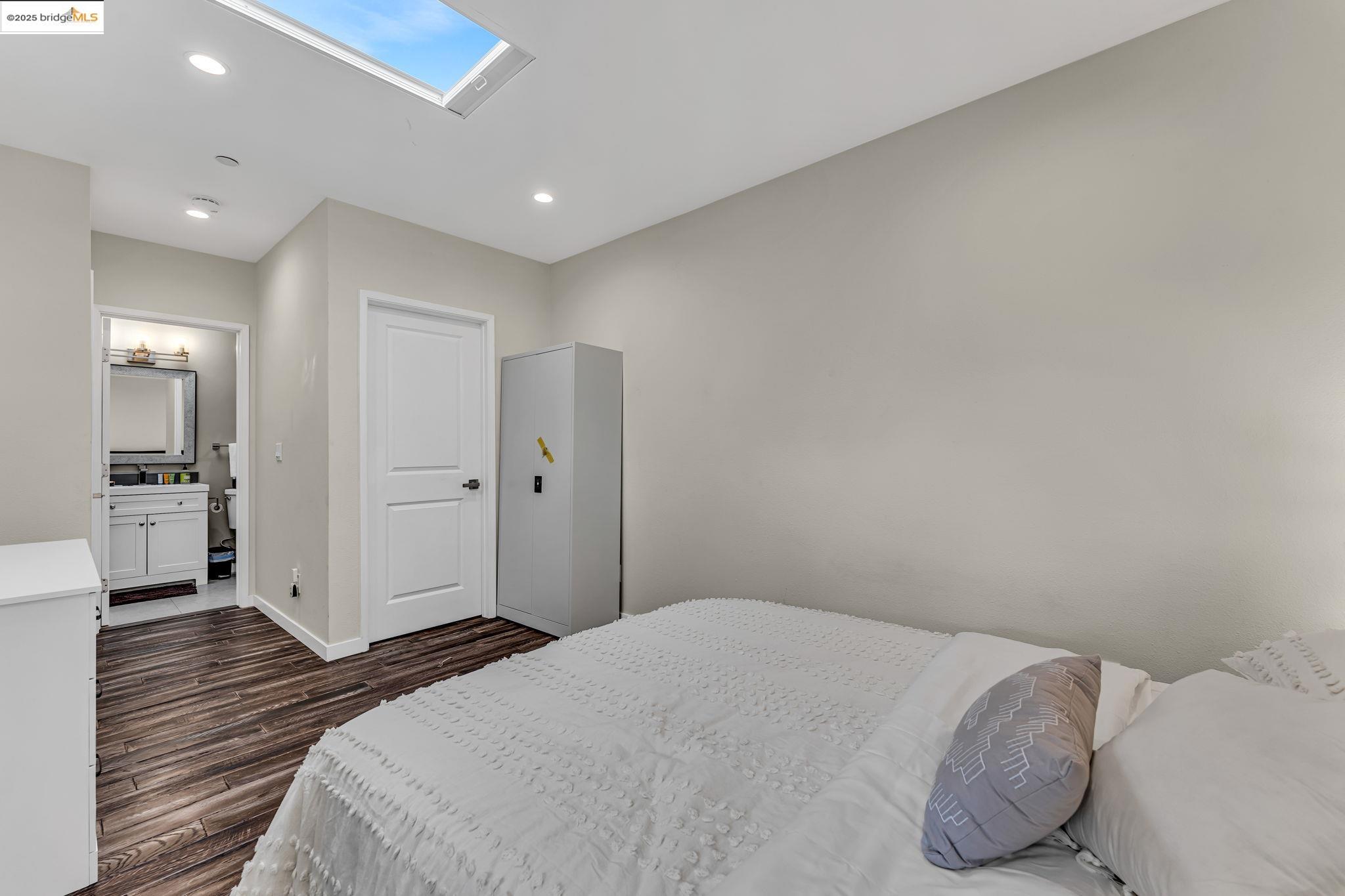770-772 55th St, Oakland, California 94609, ,Residential Income,For Sale,770-772 55th St,41103238