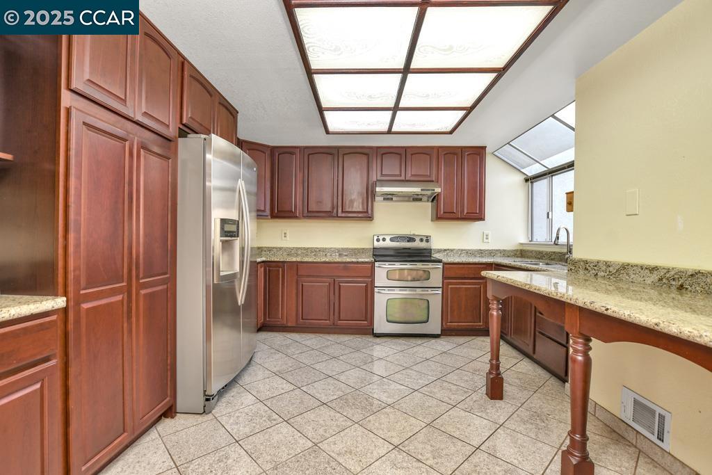 65 Edgewater Pl, Pittsburg, California 94565, 4 Bedrooms Bedrooms, 8 Rooms Rooms,2 BathroomsBathrooms,Residential,For Sale,65 Edgewater Pl,41103240